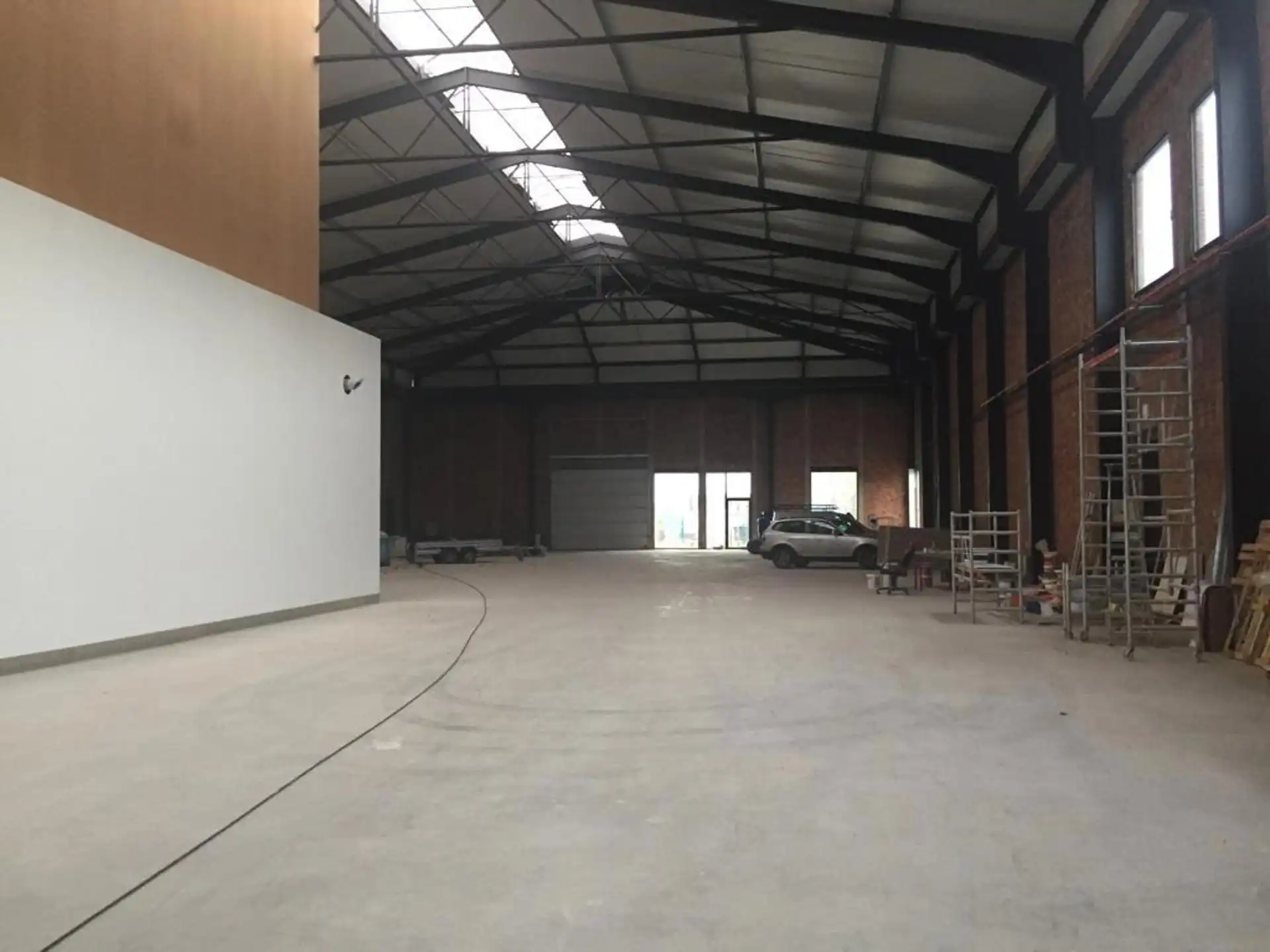 Magazijn ca 1.907m² met zichtlocatie en 2 sectionaal poorten foto 4