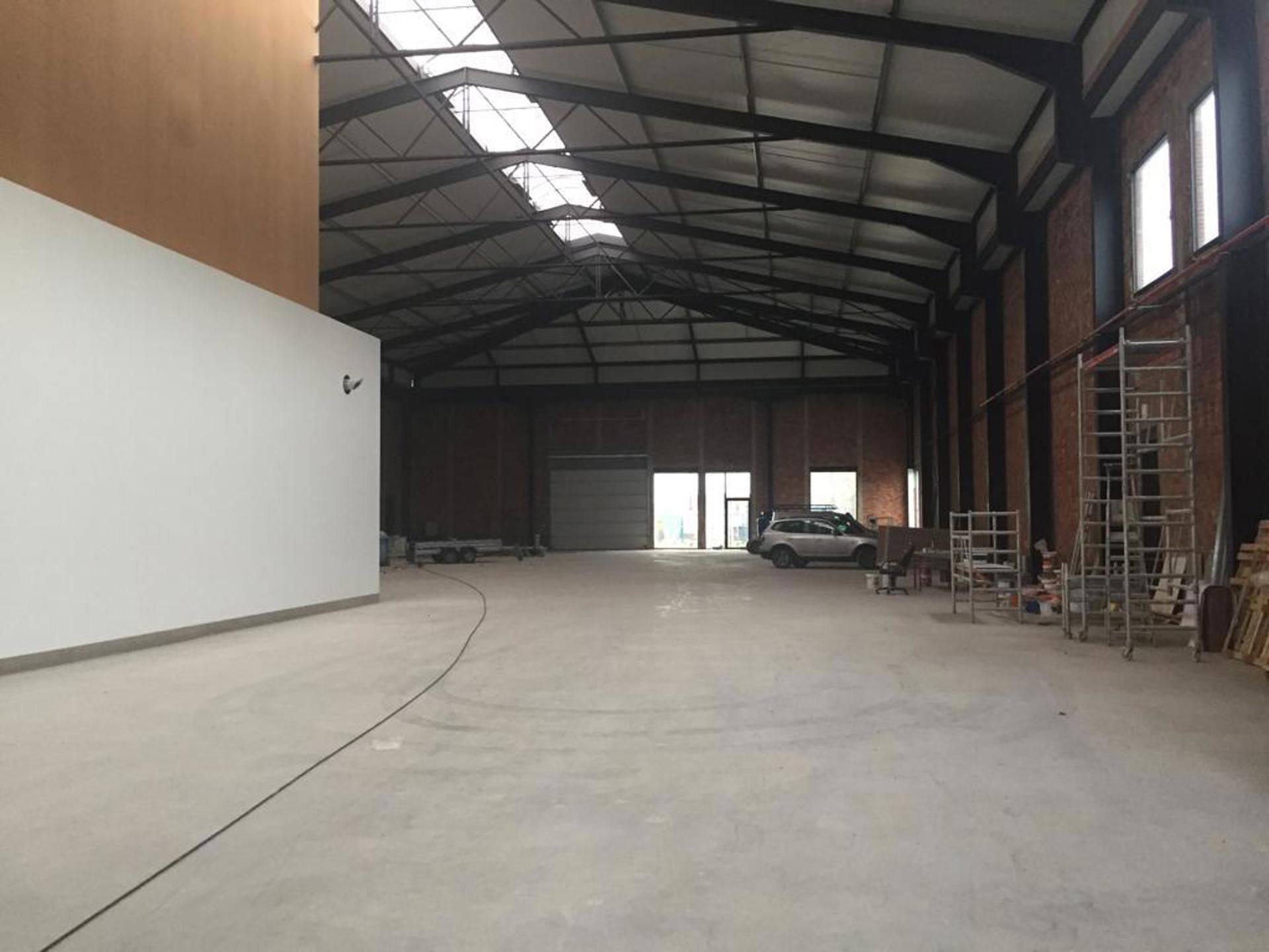 Magazijn ca 1.907m² met zichtlocatie en 2 sectionaal poorten foto 4