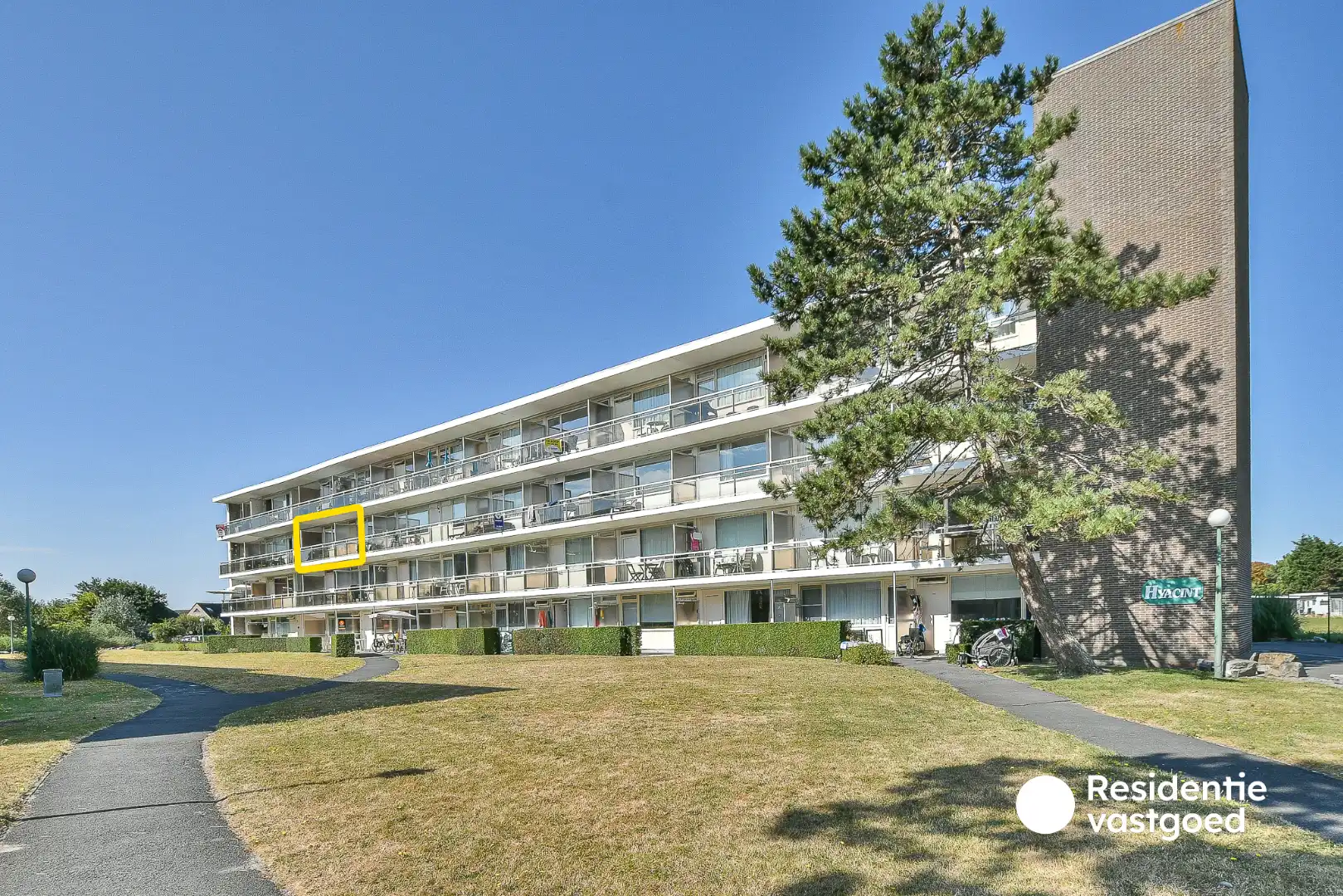 Hoofdfoto van de publicatie: Gemeubeld éénslaapkamerappartement met terras en kelderberging in Park Atlantis, De Haan