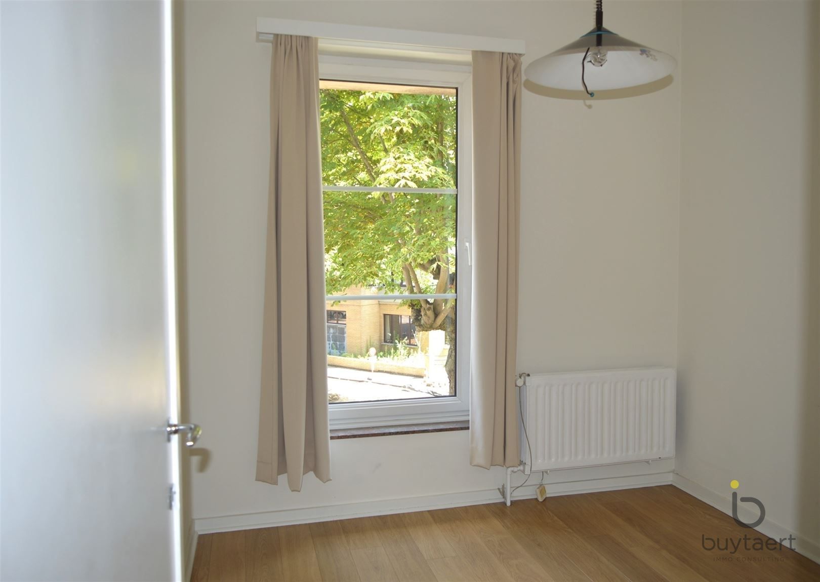Karaktervolle art deco woning met vier slaapkamers en tuin midden in het welgekende "Pullhof" te Berchem. foto 16