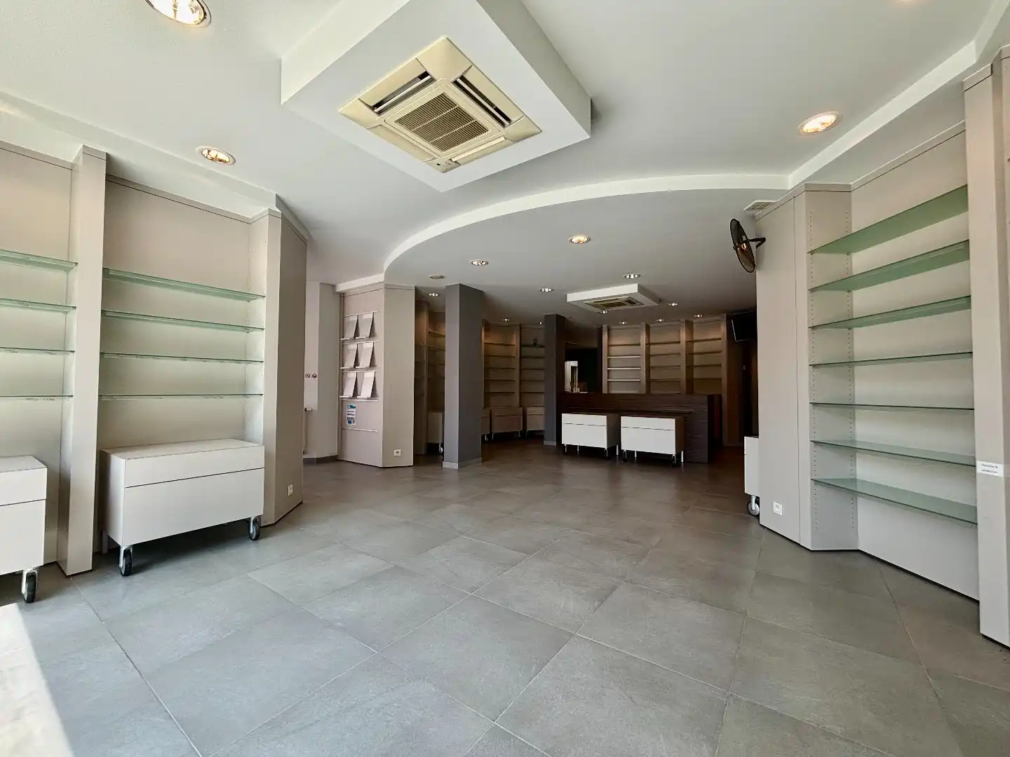 Uniek polyvalent pand in het centrum van Langemark. foto 8