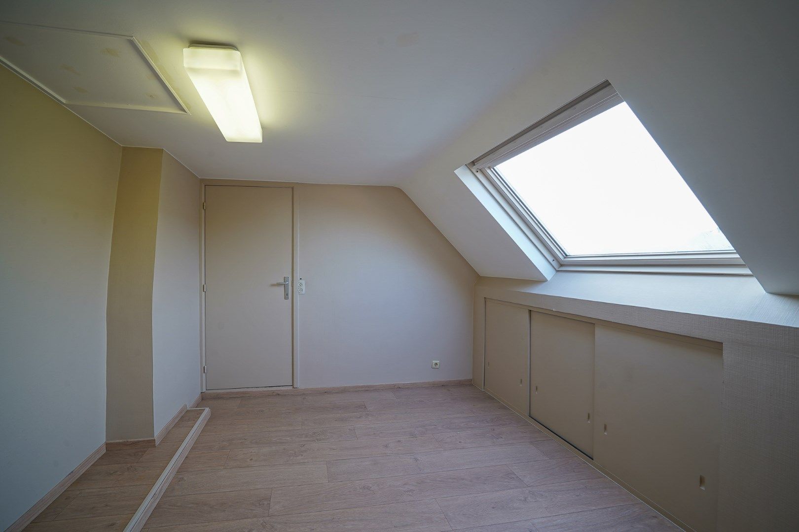 Te moderniseren woning met tuin en grote garage in Stene (Oostende) foto 16