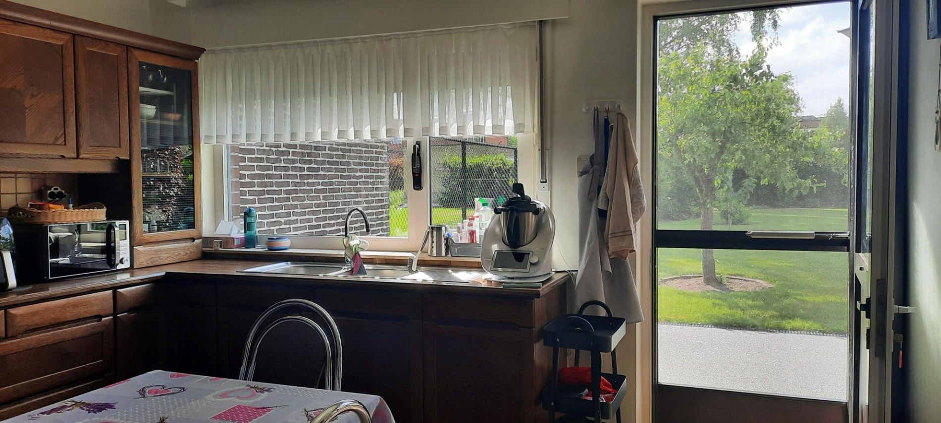 Halfopen woning met 3 slaapkamers, tuin en garage te Neeroeteren.  foto 7