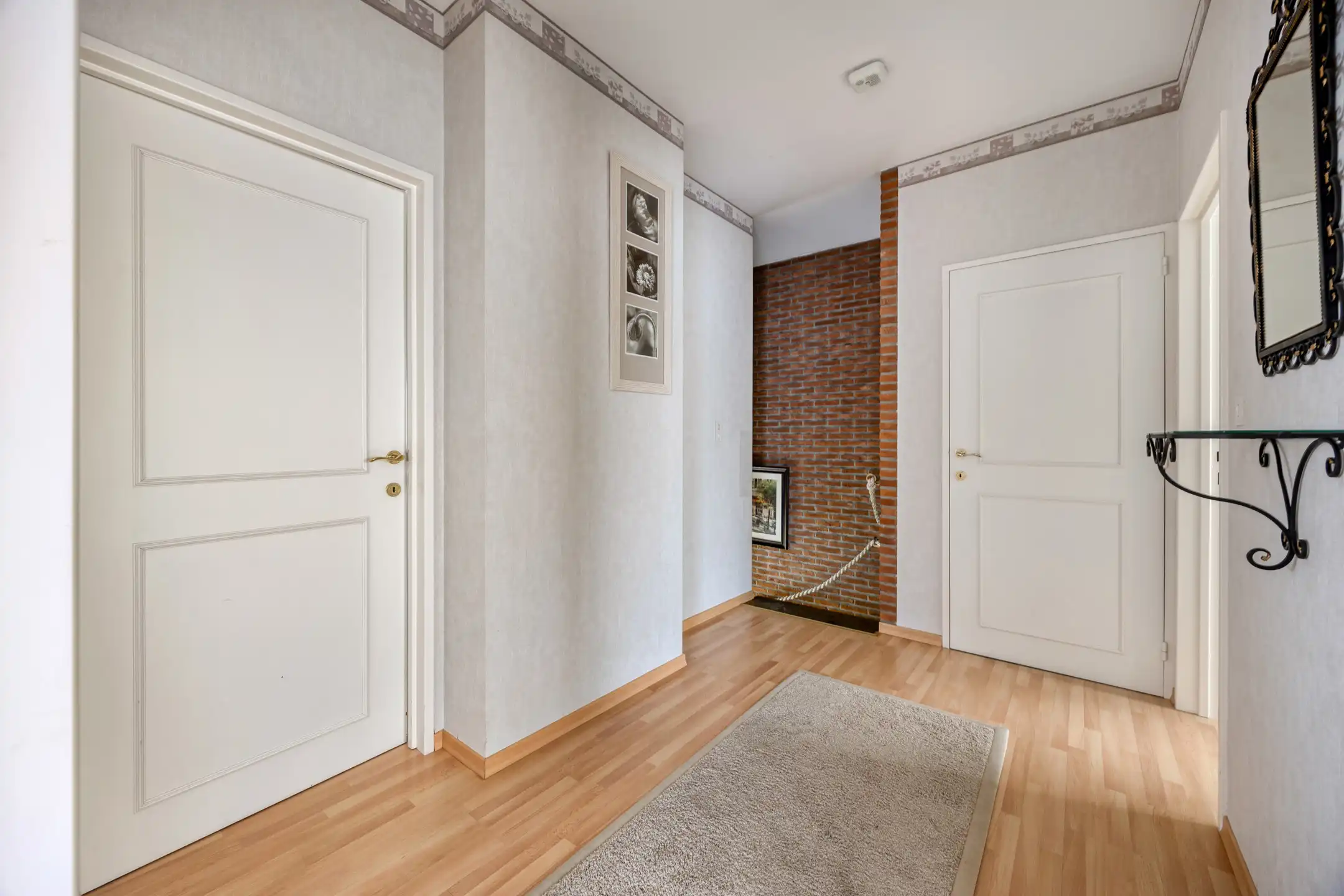 Ruime gezinswoning met 5 slaapkamers in rustige wijk foto 10