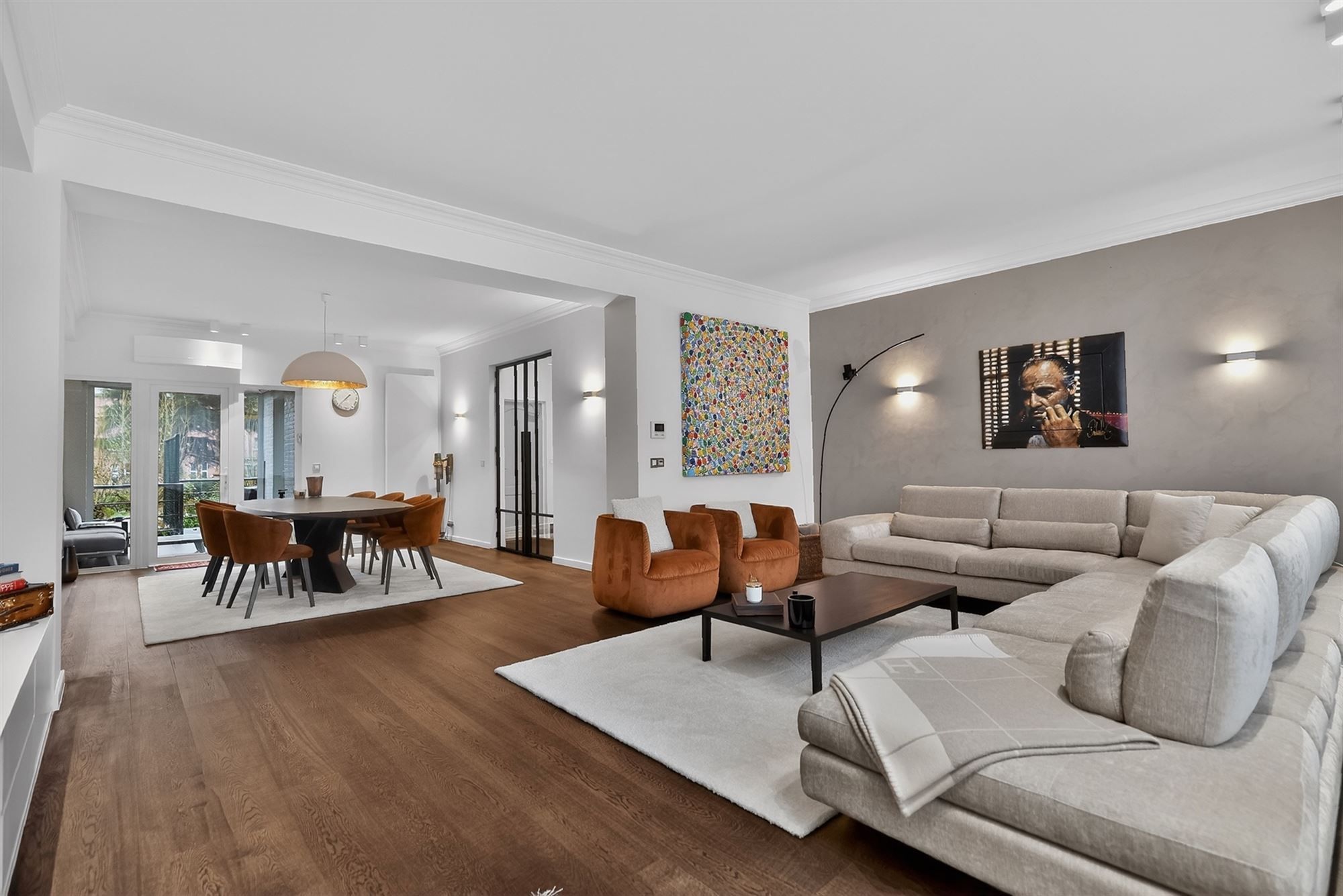 Knap afgewerkte ruime woning op toplocatie foto {{pictureIndex}}