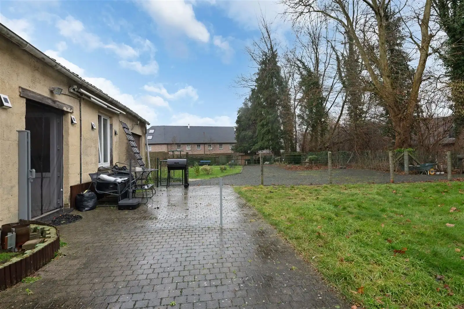Te renoveren gezinswoning met garage en tuin op 7are55 foto 22