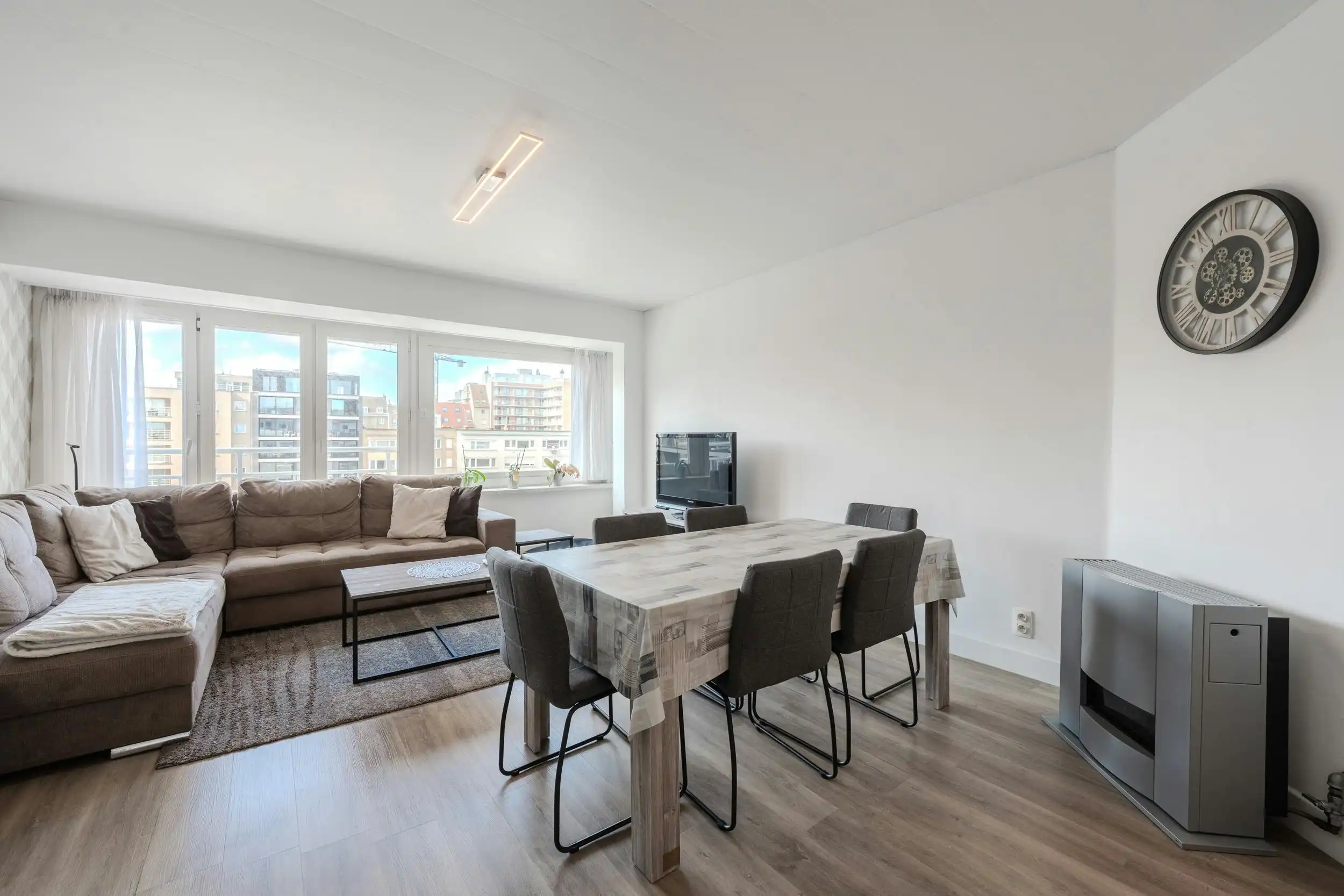 Gerenoveerd 2 slaapkamer appartement vlakbij de Zeedijk! foto {{pictureIndex}}