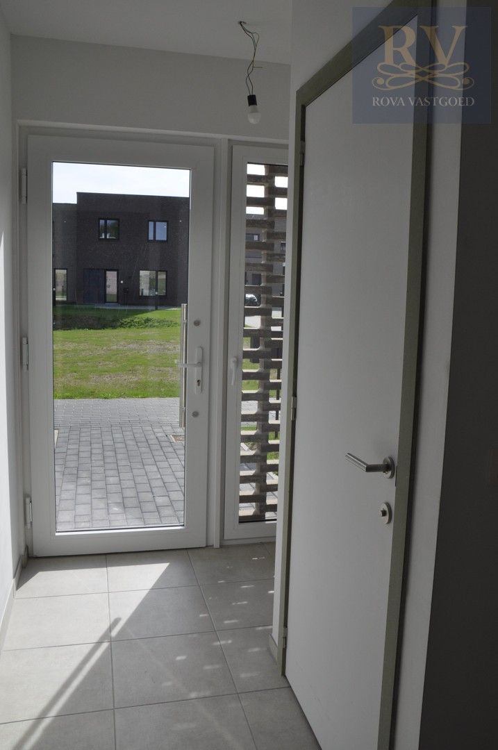 RUIME NIEUWBOUWWONING VAN 169.4 M² MET 3 SLPK'S MET TERRAS EN TUIN IN HASSELT foto 3