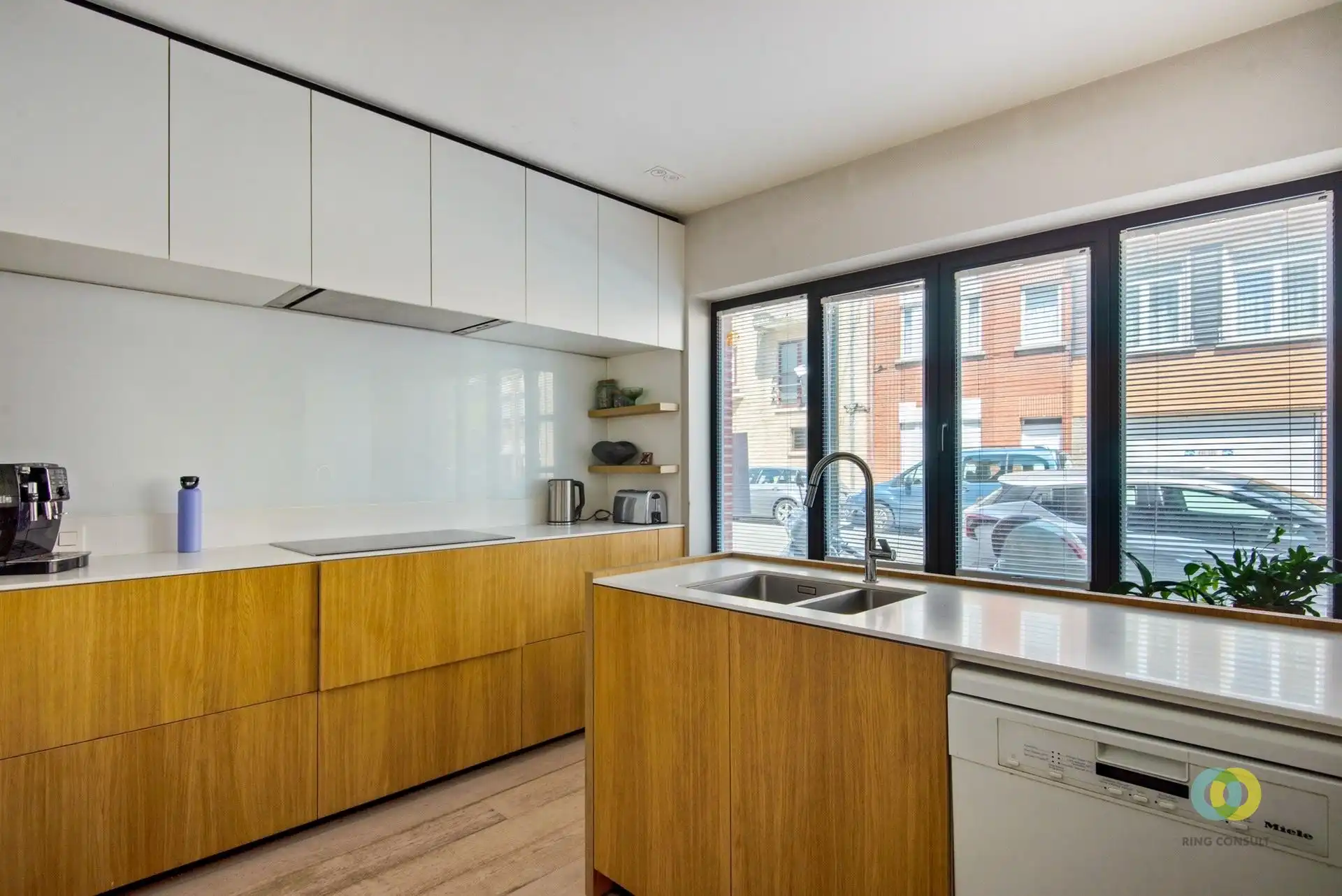Instapklare gerenoveerde woning met 4 slaapkamers en tuin foto 4