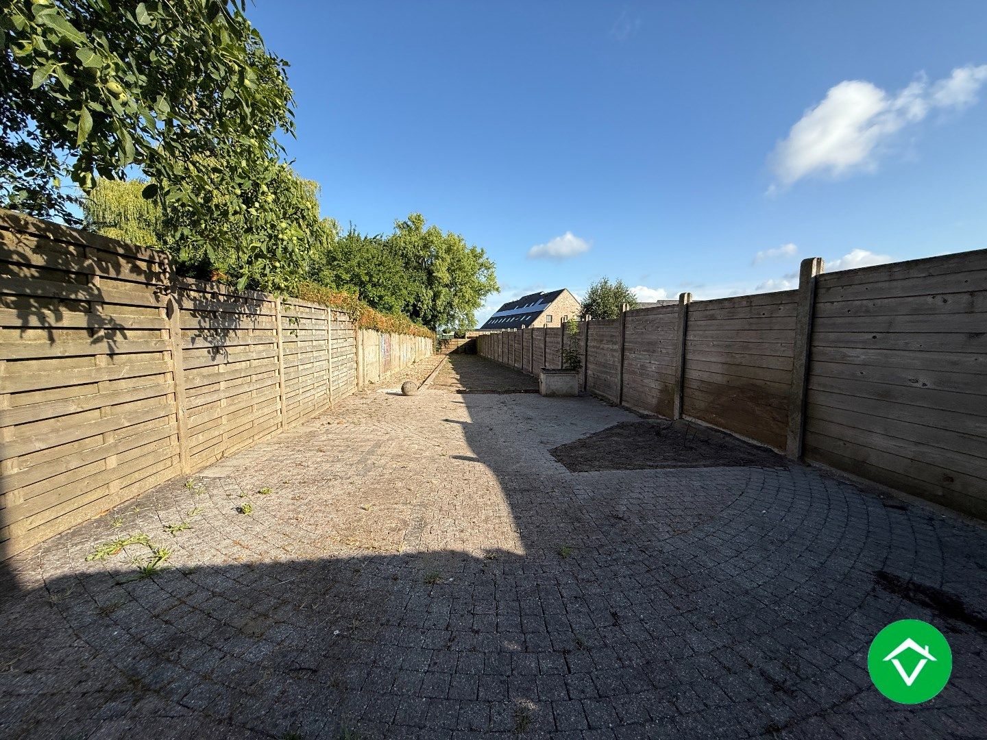 Ruime woning met 5 slaapkamers te Zwevezele  foto 9