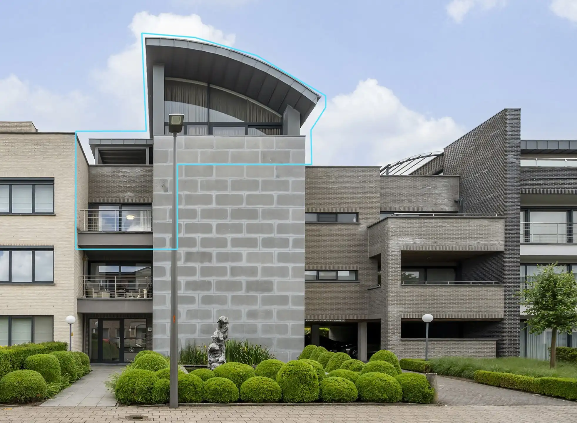 Duplex appartement met een opp. van 172m² en terras van 78m² foto {{pictureIndex}}