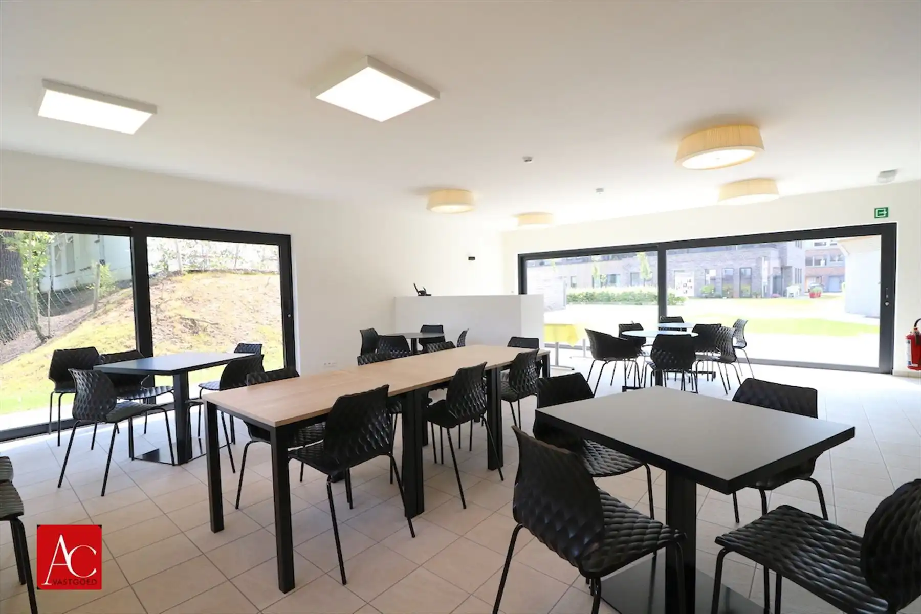 Serviceflat in recent complex met garage foto 15