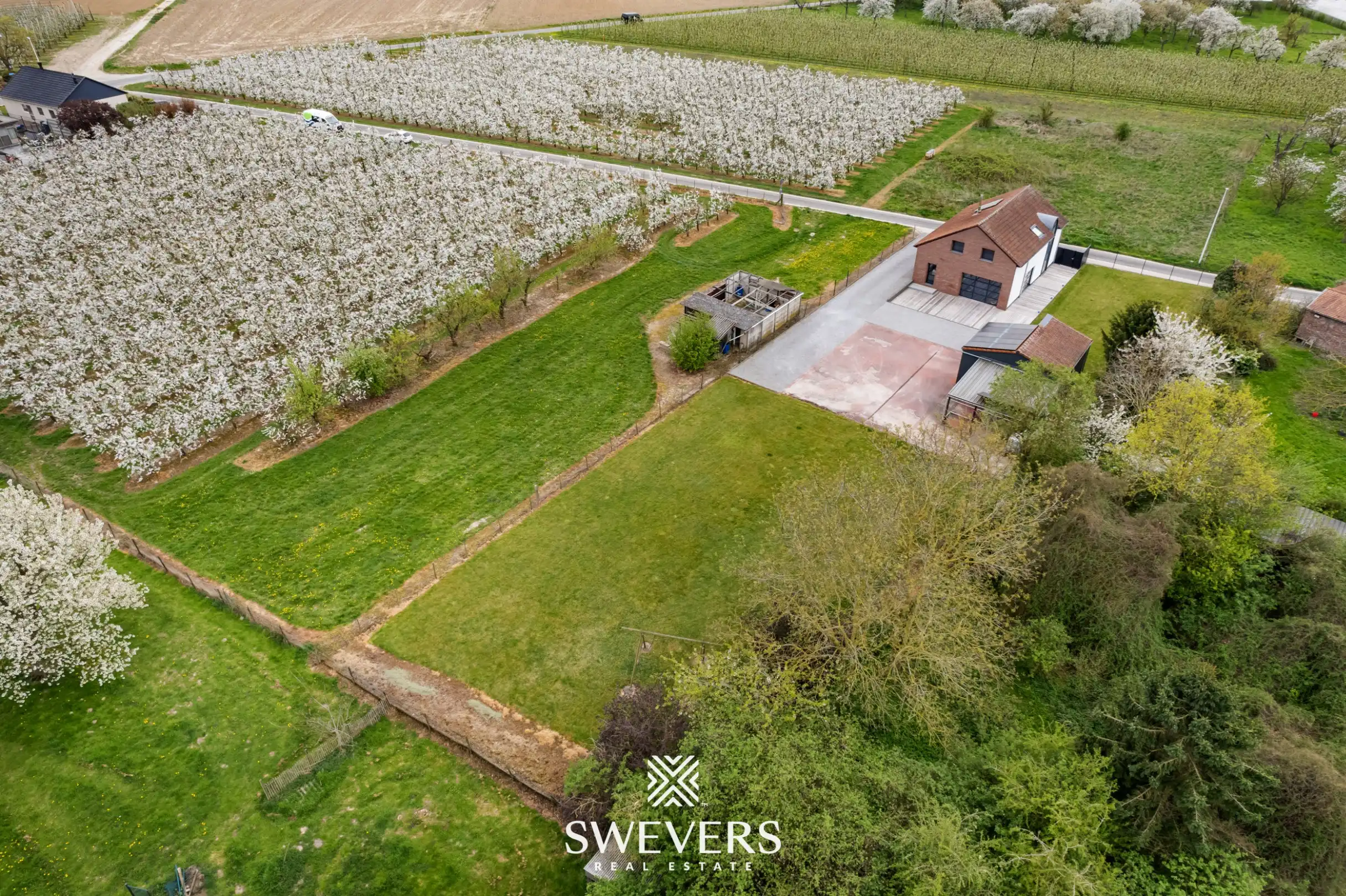 Instapklare open bebouwing met ruime tuin en prachtig uitzicht tussen de boomgaarden in Gingelom foto 40