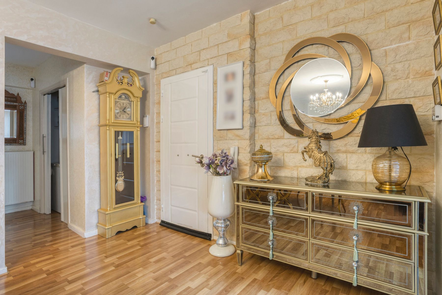 Ruim instapklaar appartement met parking foto 5