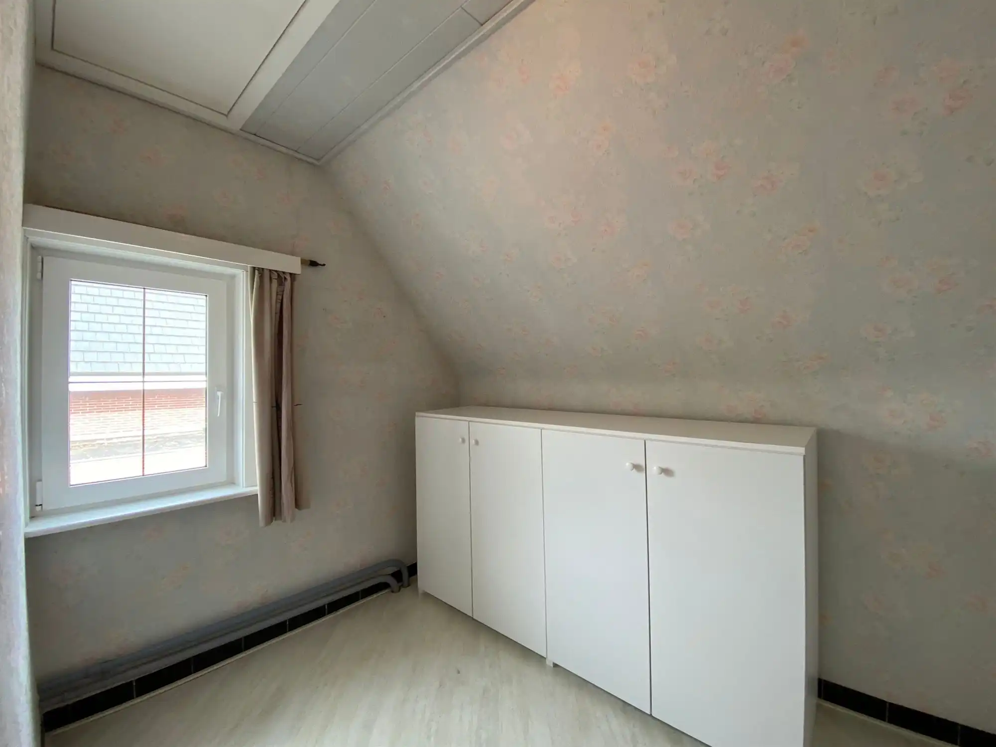 Charmante open bebouwing met 3 slaapkamers, grote garage en zonnepanelen foto 21