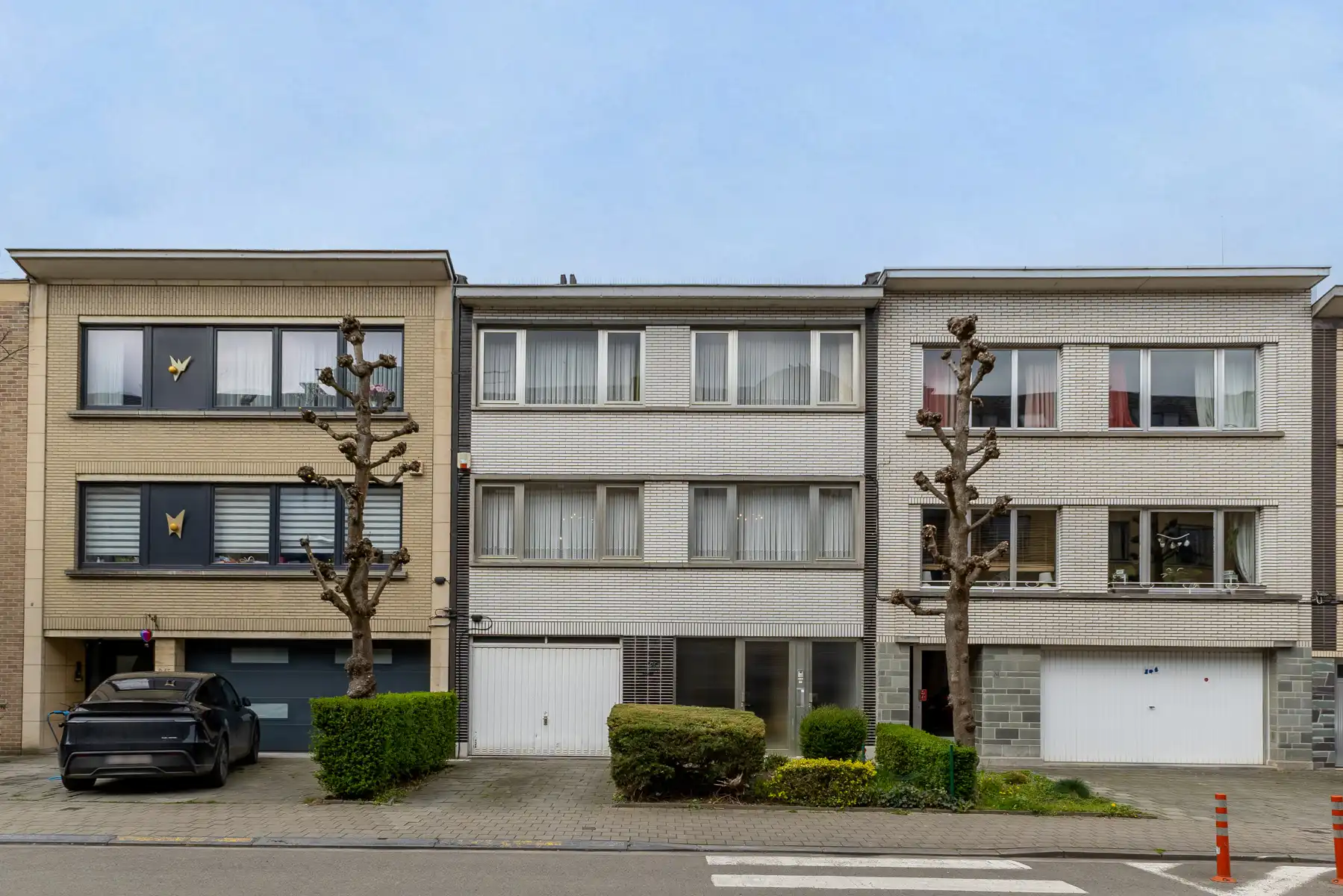 Zeer ruime woning met 5 slaapkamers, garage en tuin foto 2