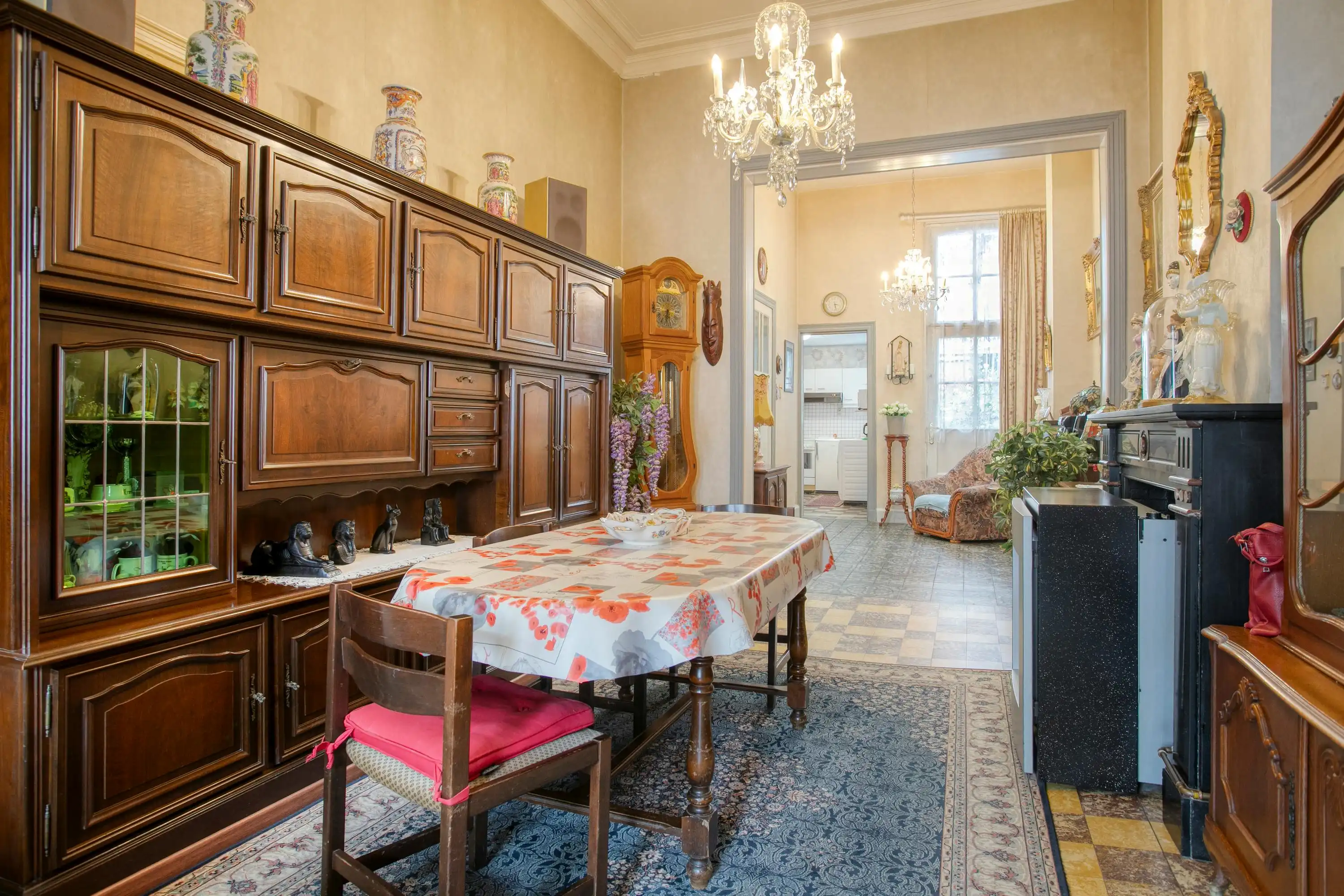 Authentiek herenhuis te koop in Ieper centrum foto 3