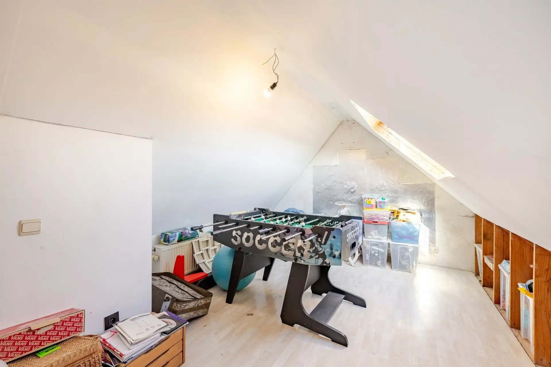 Ruime gezinswoning (225 m²) met 6 slaapkamers, garage en zonnige tuin in Oostende  foto 18