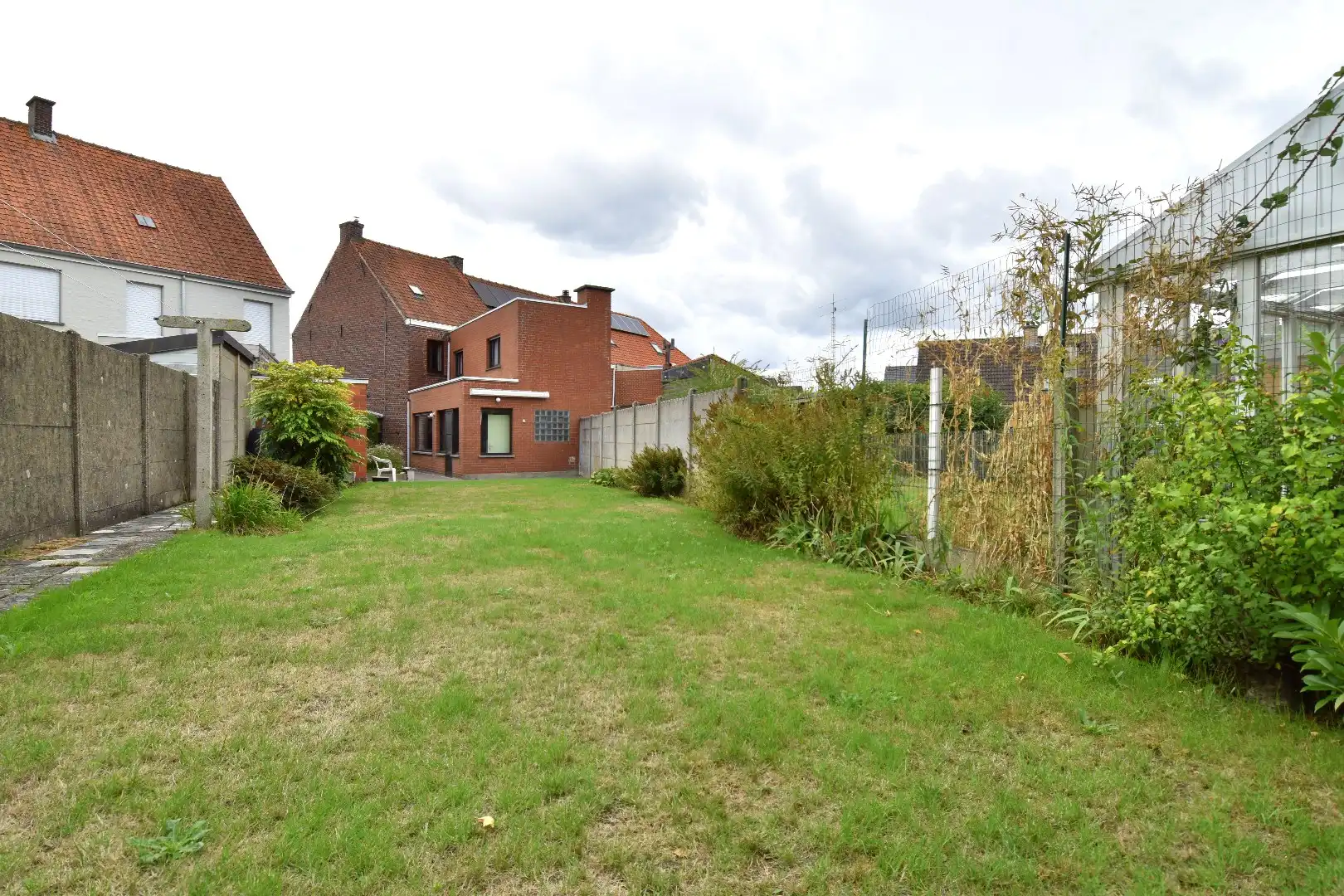 Rustig gelegen gezinswoning met 4 slaapkamers, garage en tuin te koop in Gullegem foto 17