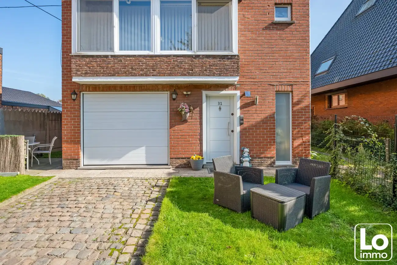Instap klare half open woning met inpandige garage en kleine voortuin op een toplocatie nabij het centrum van Oostakker! foto 17