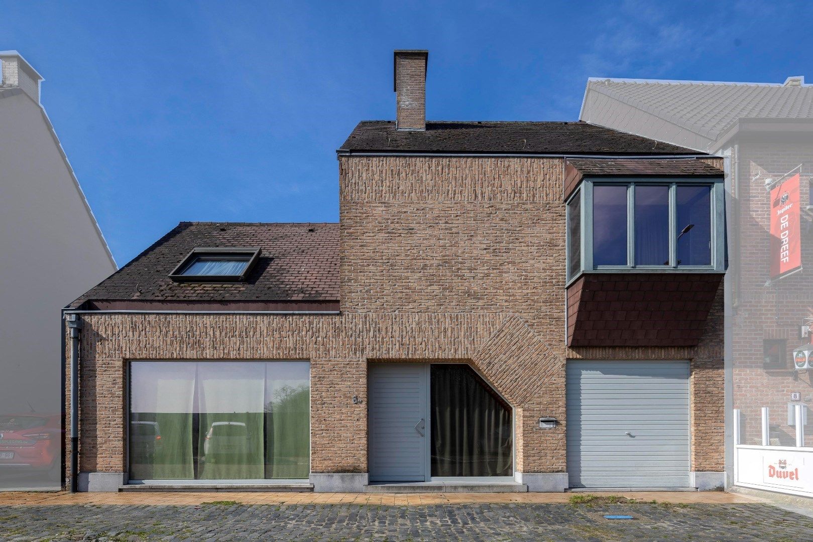 Ruime gezinswoning met 3 tot 4 slaapkamers, garage en tuin met achteruitgang foto {{pictureIndex}}