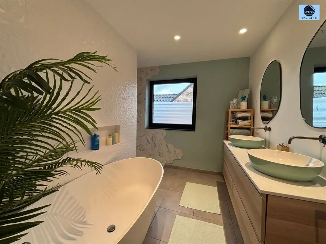 LUXUEUZE RECENTE WONING MET 3 SLAAPKAMERS, GARAGE EN TUIN foto 15