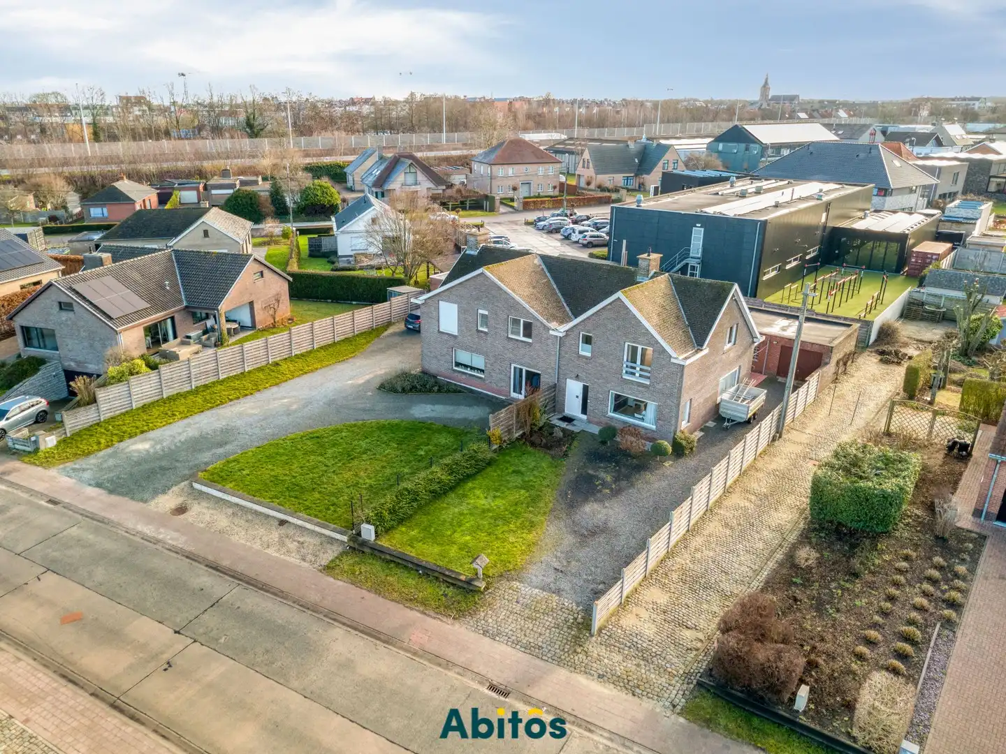 Halfopen woning met ruime opslagruimte foto 23