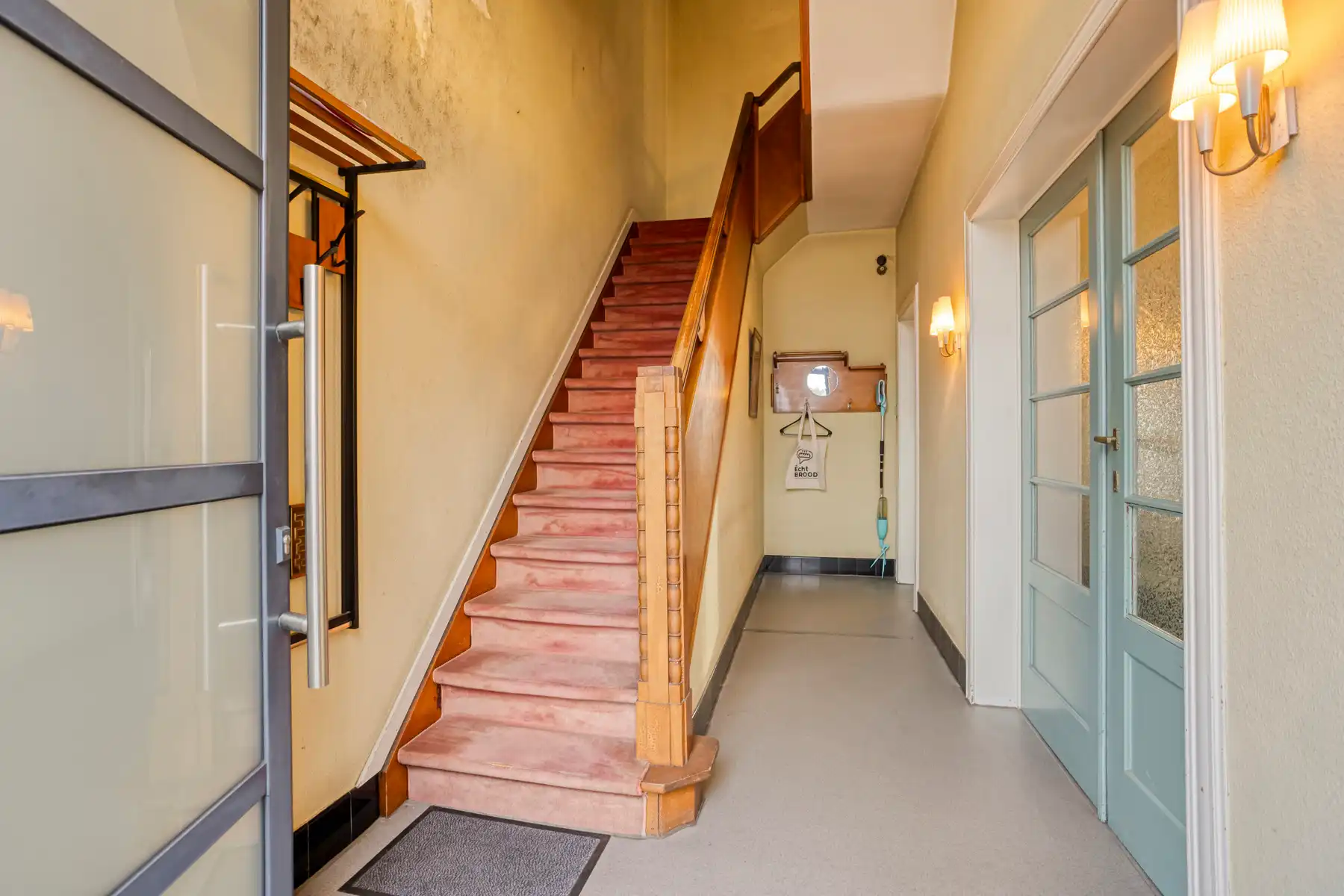 veelzijdig handelshuis met woonst en appartement foto 20