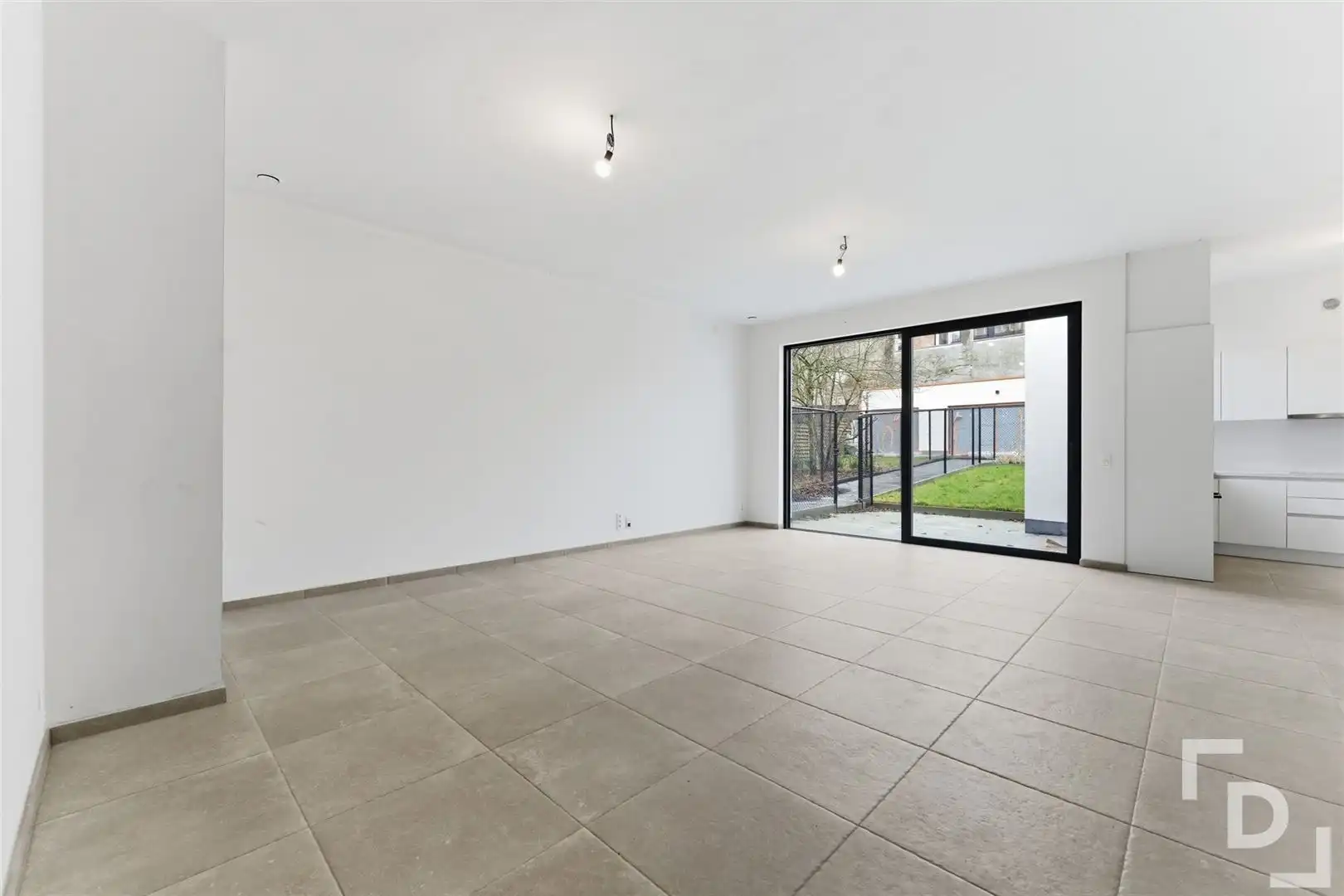 Nieuwbouwappartement in hartje Ieper foto 2