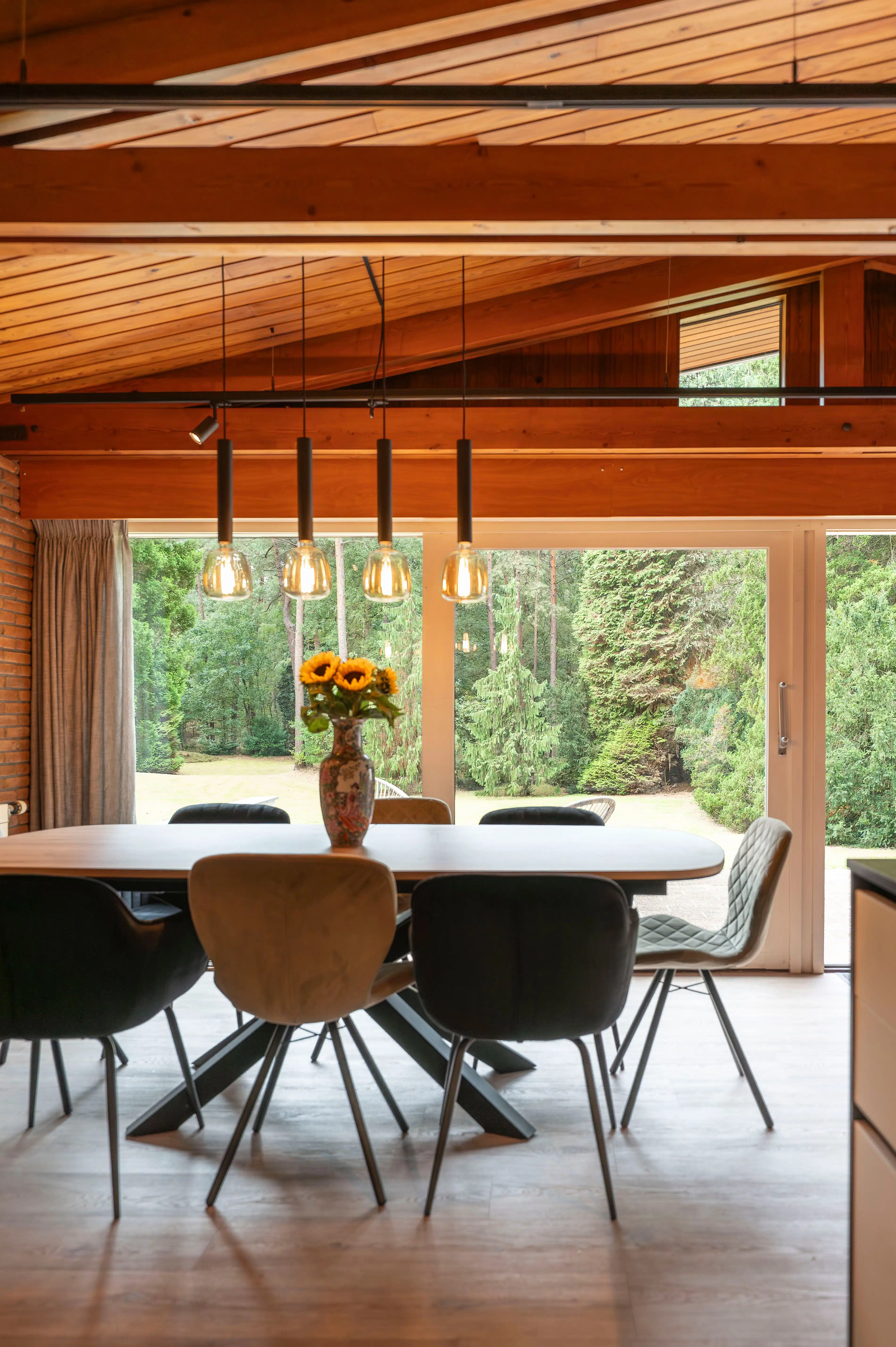 Architecturale sixtieswoning in volledige privacy en uniek natuurlandschap! foto 6