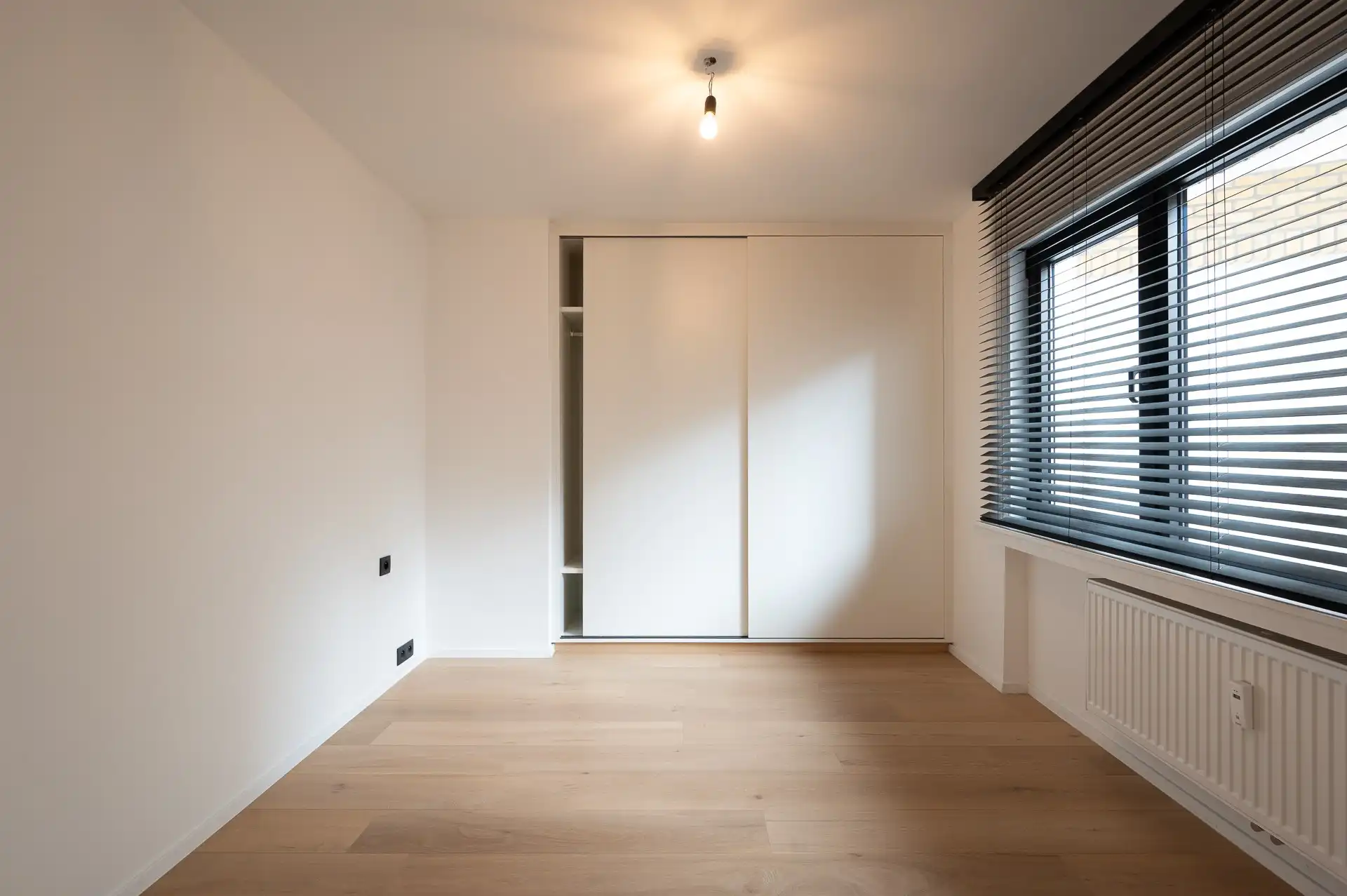 Ongemeubeld: Ruim en gerenoveerd appartement met zonneterras en zijdelings zeezicht! foto 13