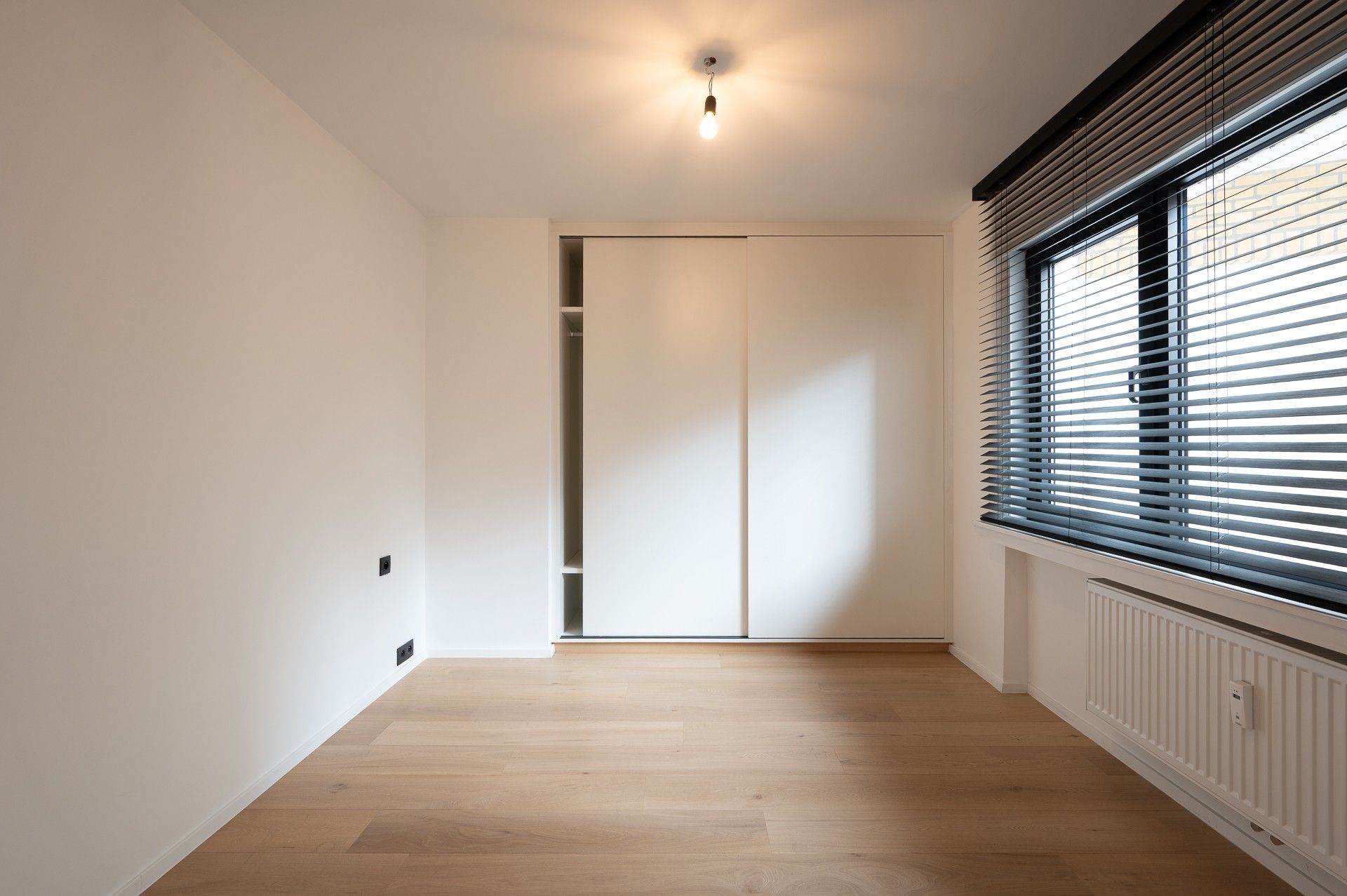 Ongemeubeld: Ruim en gerenoveerd appartement met zonneterras en zijdelings zeezicht! foto 13