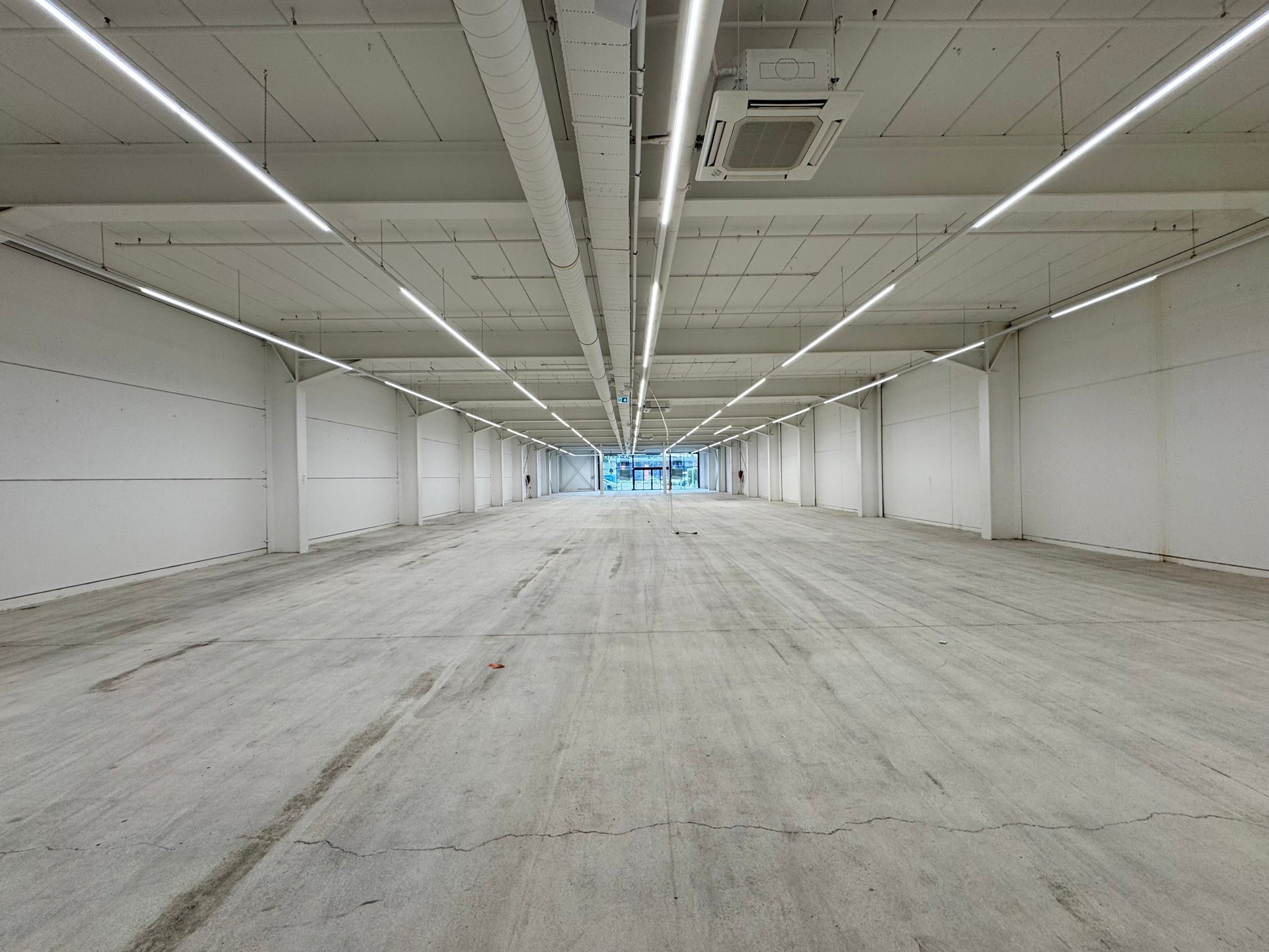 Baanwinkel op een AAA-locatie te huur te Schoten!  foto 6
