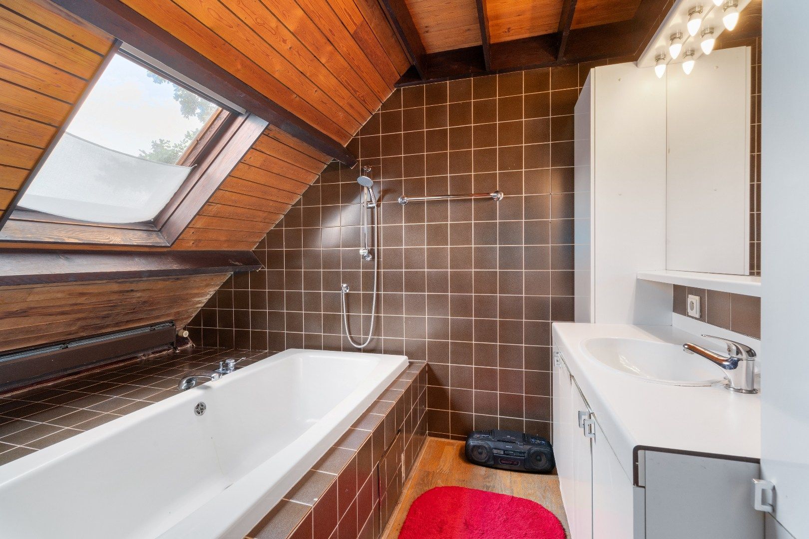 Architecturale woning met garage en ruime tuin! foto 14