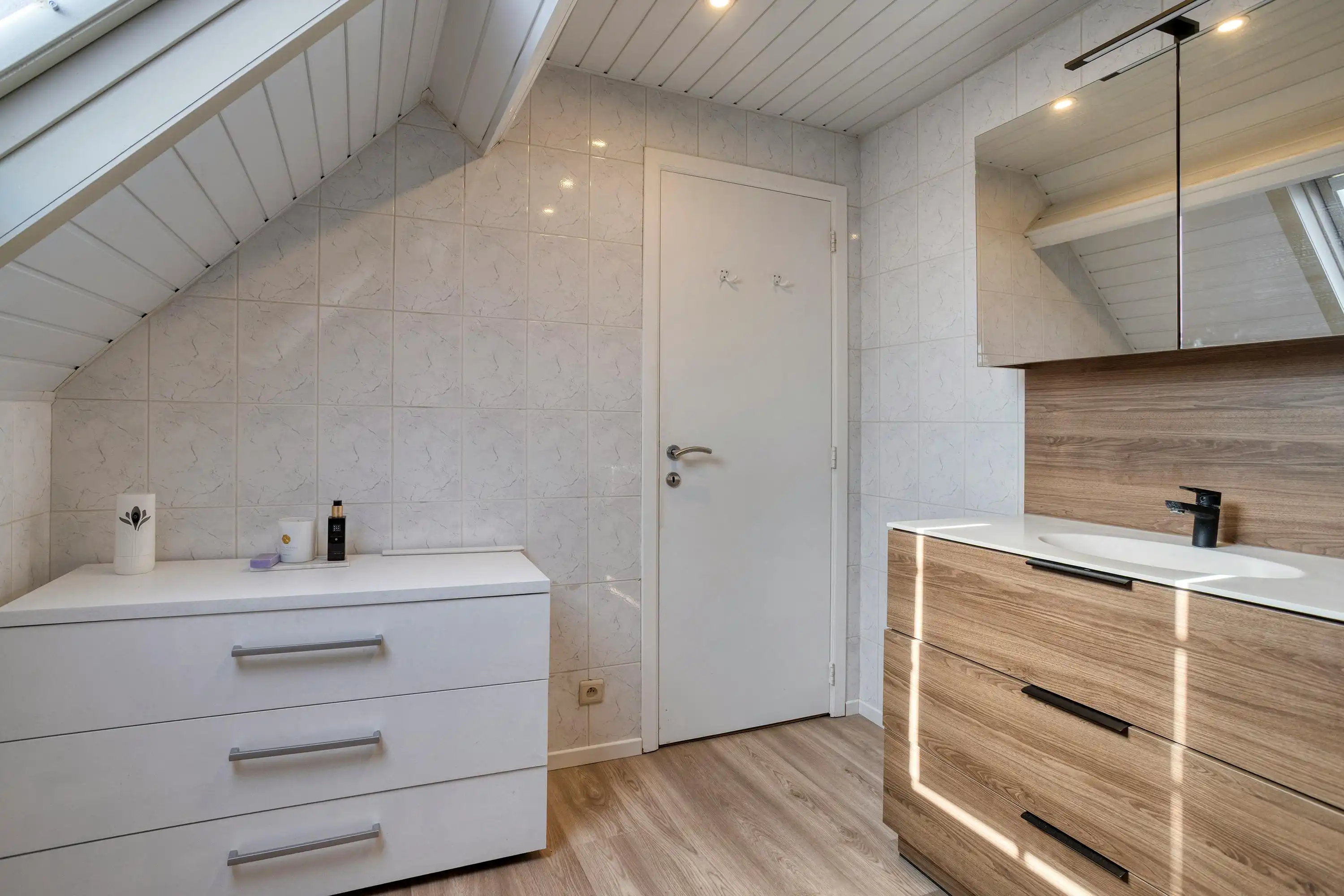 Gezellige rijwoning met stadskoertje te koop in Torhout foto 19