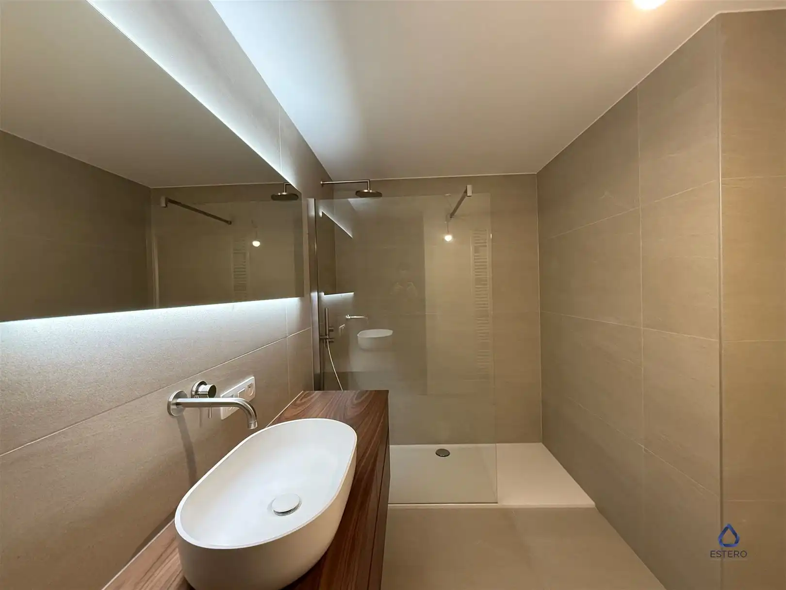 Luxe nieuwbouwappartement met dubbel terras op toplocatie foto 17