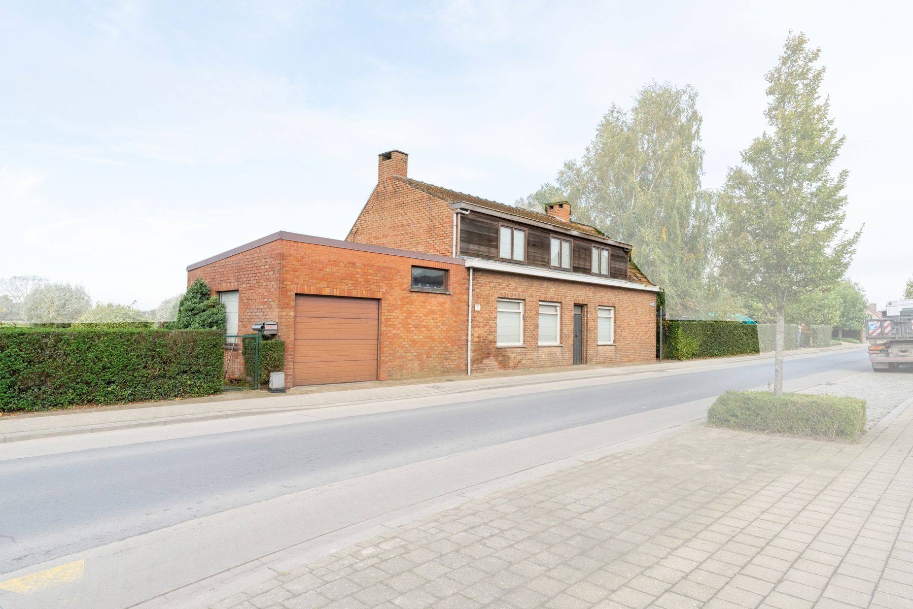 Te renoveren woning met uniek verzicht op 639m² foto 22