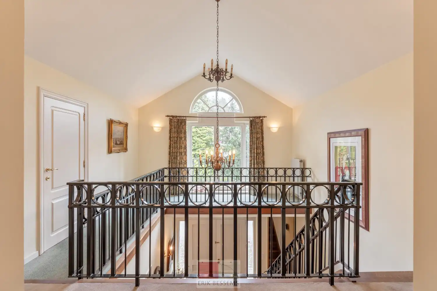 Exclusieve villa met natuurleien dak, gelegen op een unieke toplocatie in het prachtige Maasmechelen, gelegen op een perceel van 3295m². foto 9