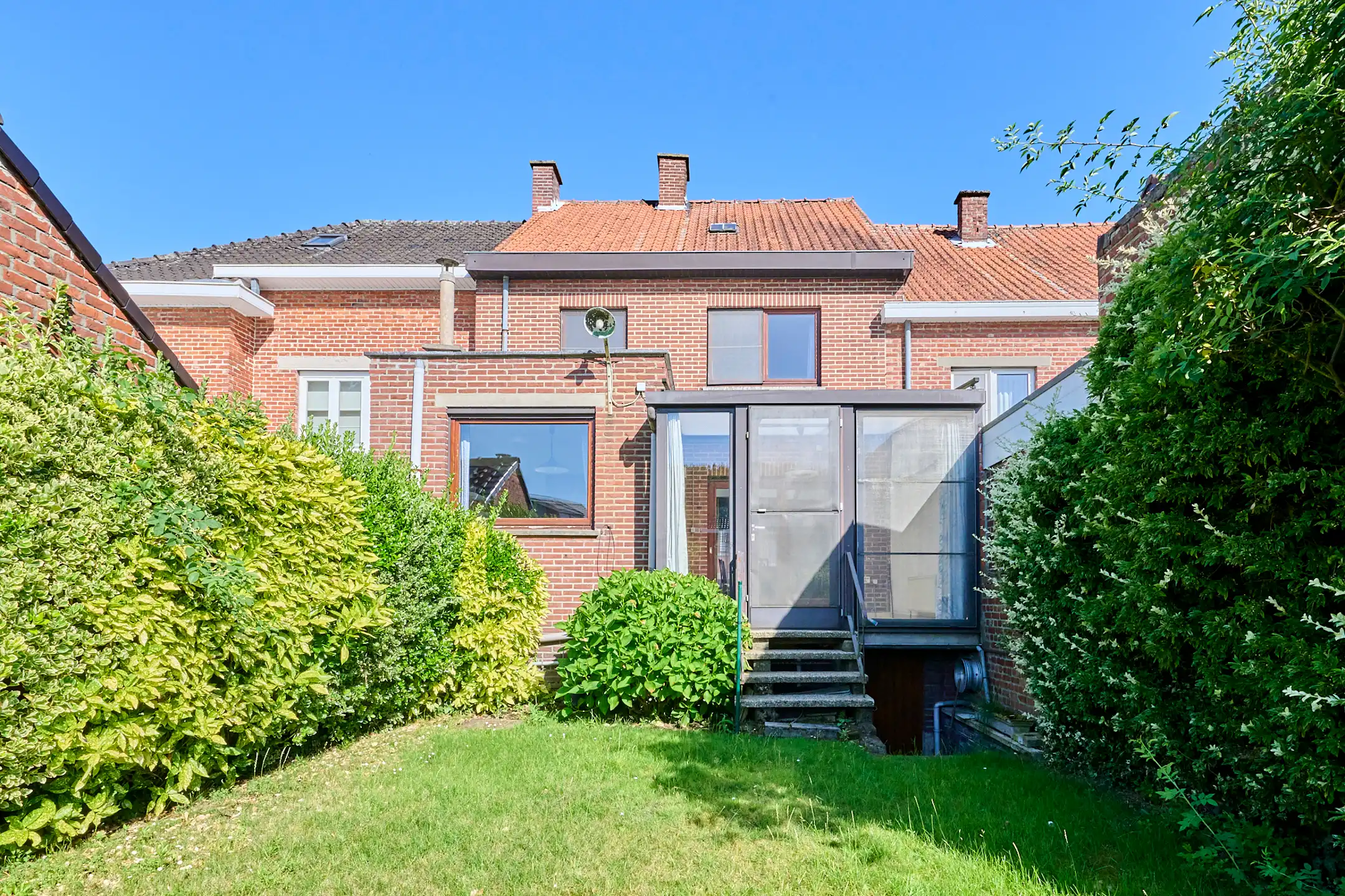Goed onderhouden rijwoning op toplocatie met parking foto 15
