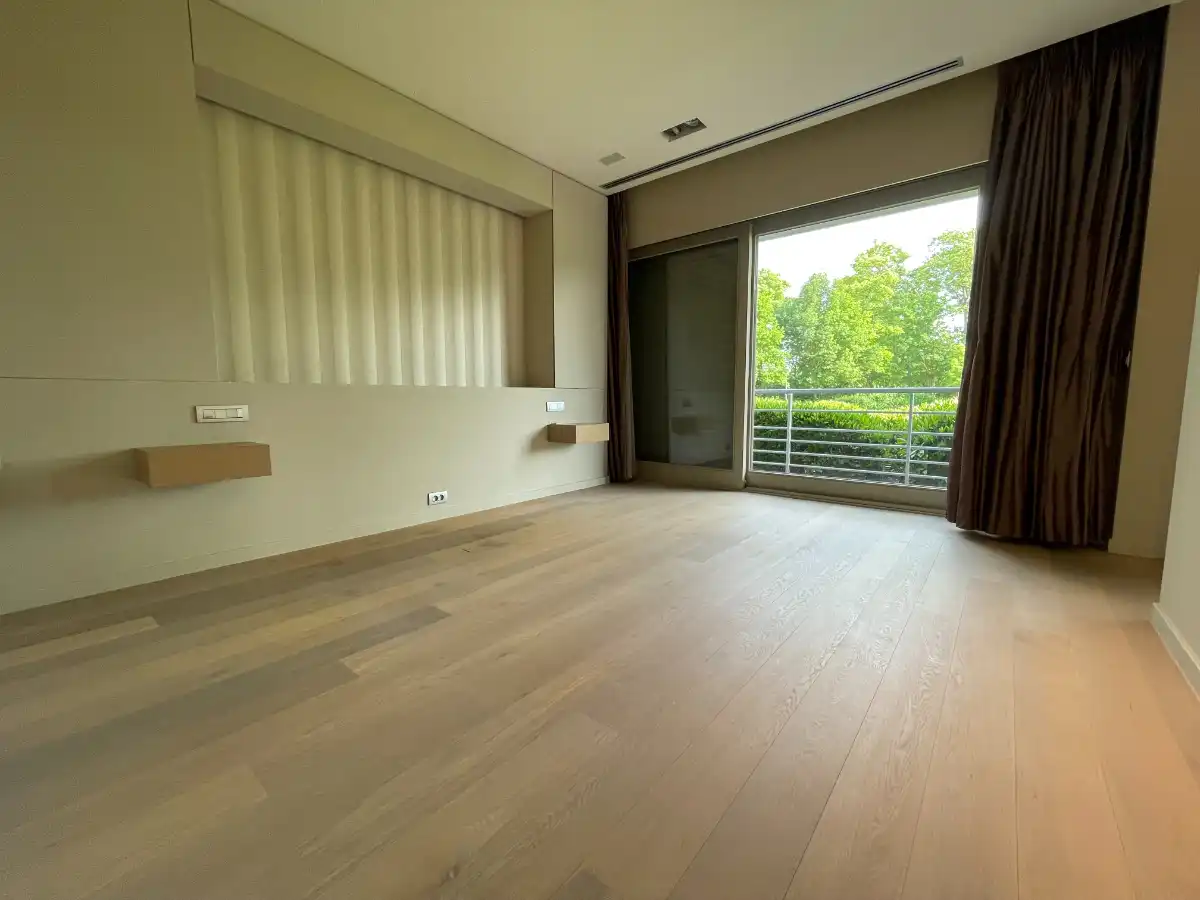 LUXE APPARTEMENT + zeer riant zongericht terras, dubbele garage & (wijn)kelder foto 49