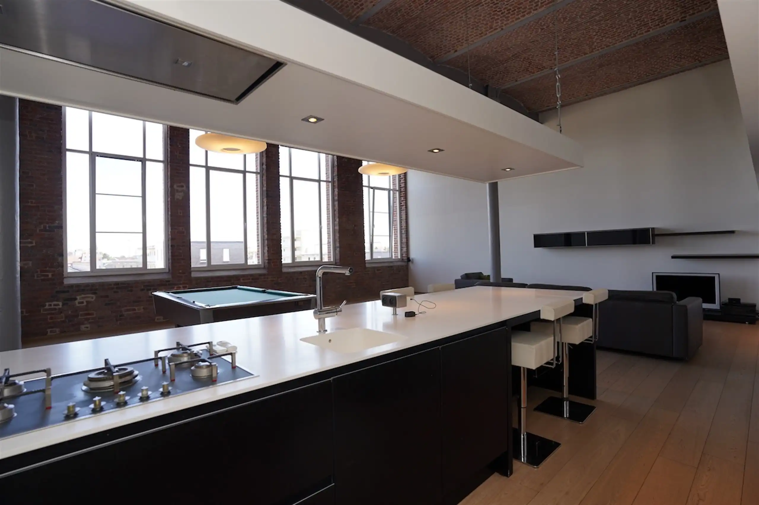 Verrassende, heldere loft met plafondhoogten van 6 m! foto 7