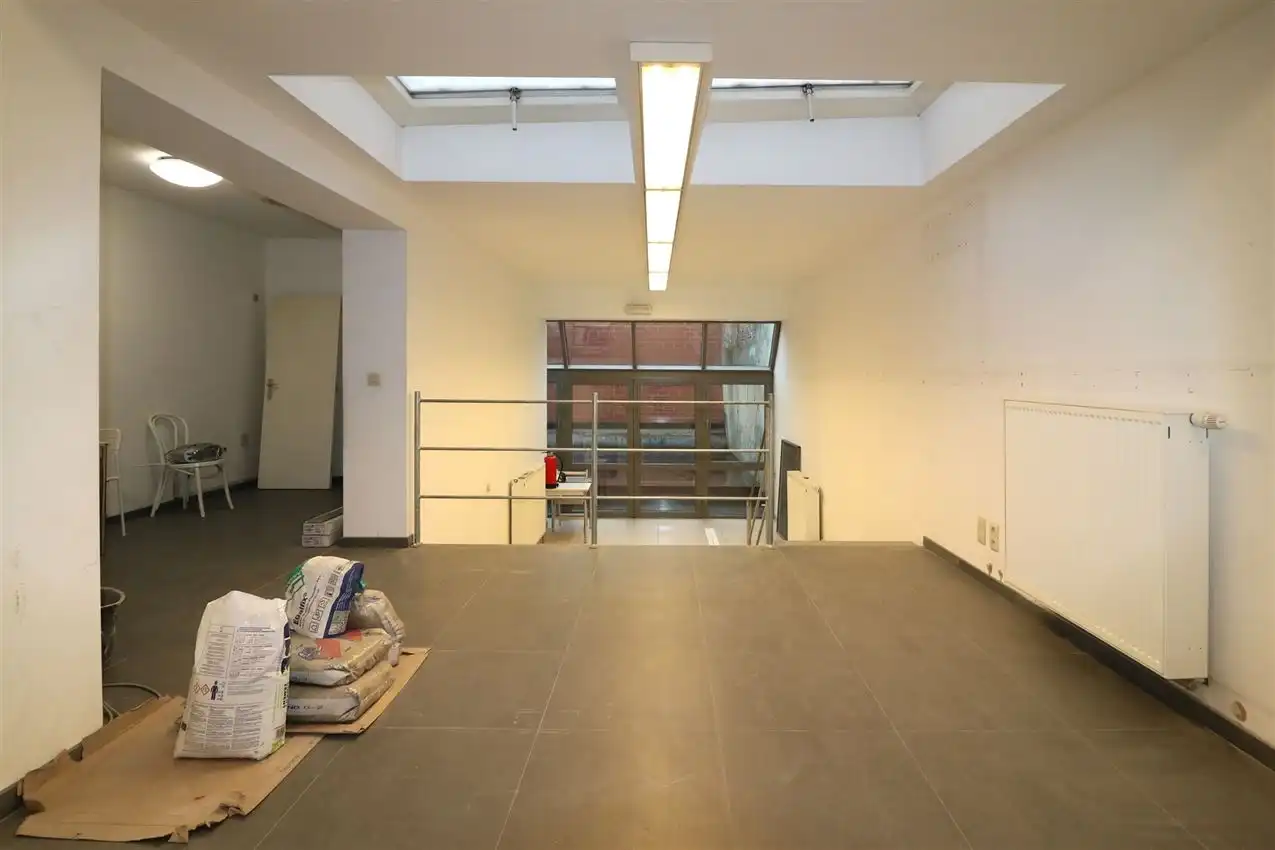 Volledig vernieuwde handelszaak op ideale locatie foto 15