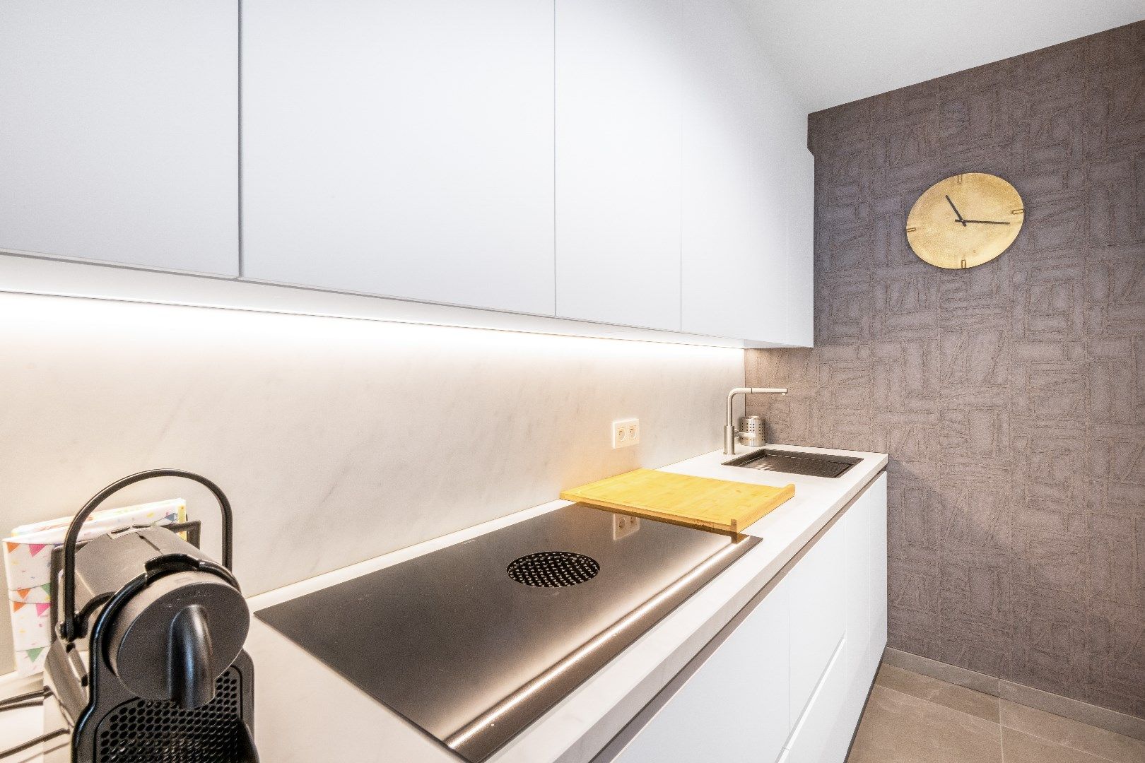 Aangenaam en perfect onderhouden appartement, gelegen in de Lippenslaan, vlakbij de zeedijk. foto 10