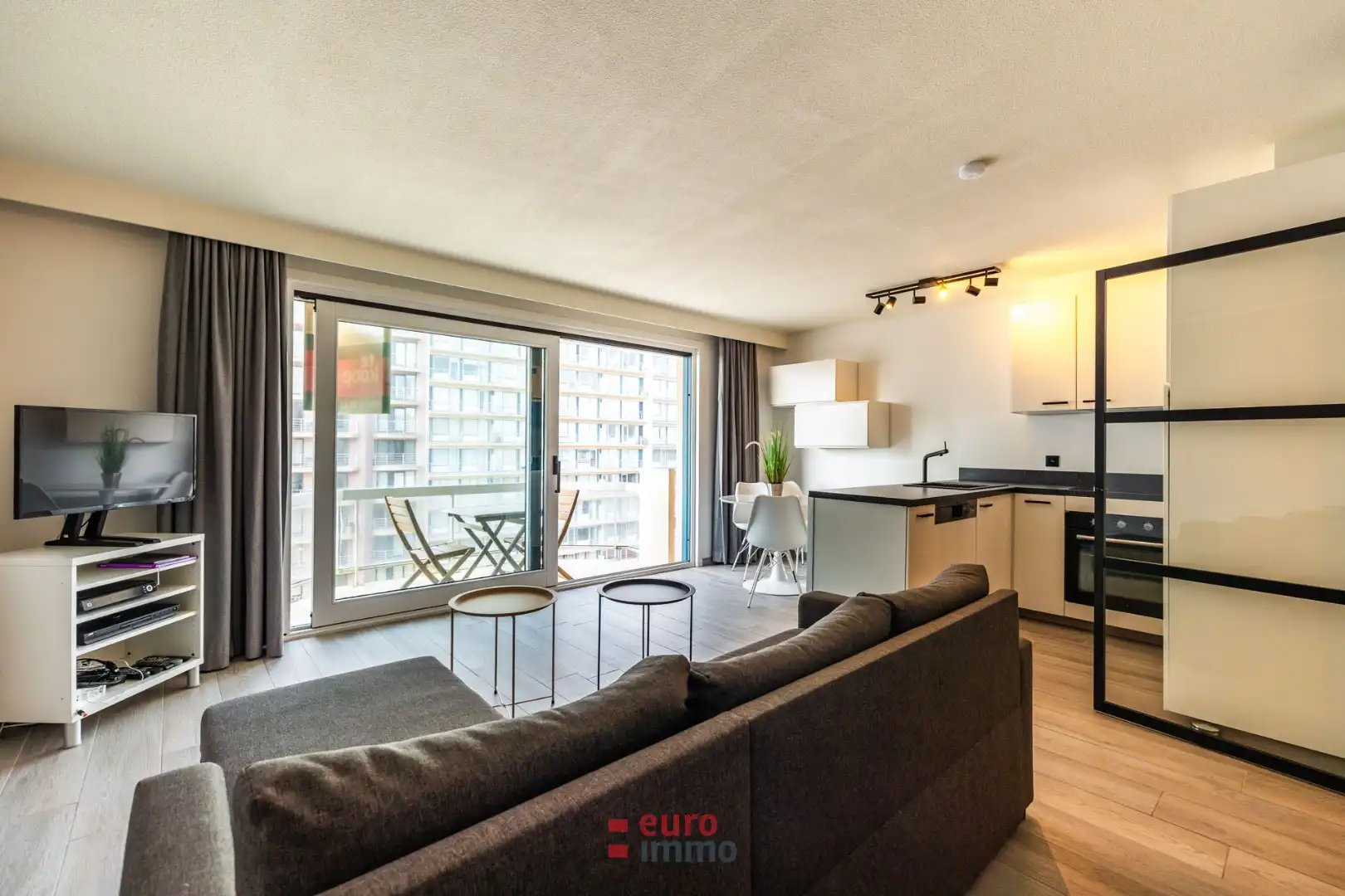 Prachtig gerenoveerde studio met slaaphoek op een héél rustige ligging! foto 4