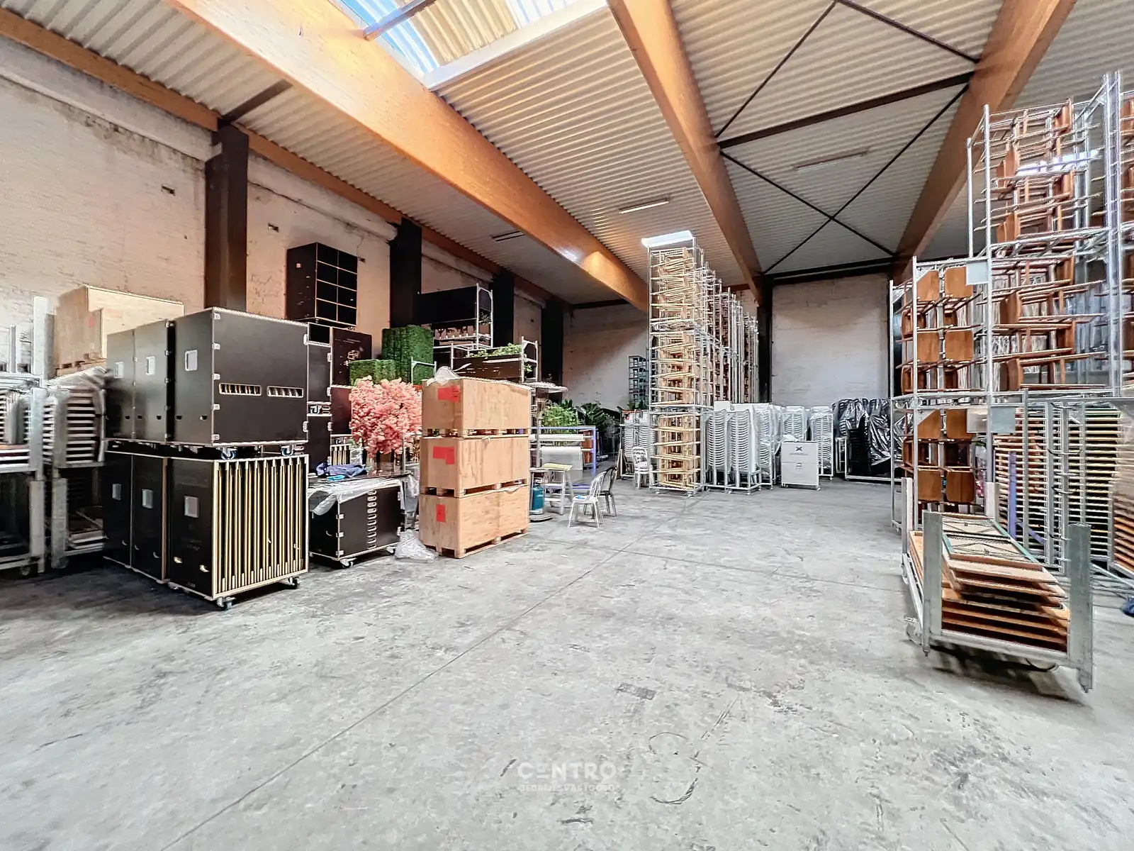 Opslagplaats ( ± 2.000m²) met 7m vrije hoogte vlakbij de havenkop te Roeselare! foto 8