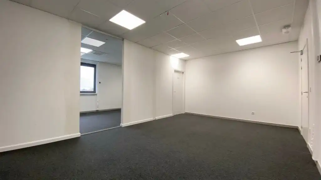 Kantoor te huur in Dionysius KMO-center vlakbij E40 in Gent foto 7