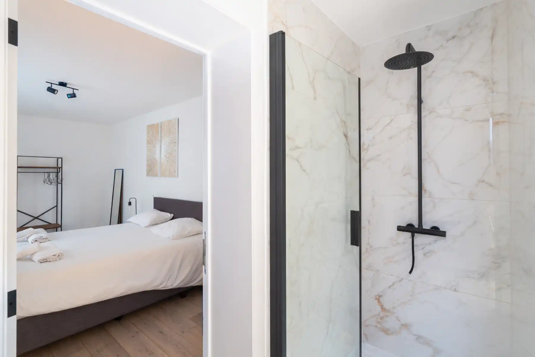 Modern 1slpk-appartement met buitenruimte op toplocatie! foto 7