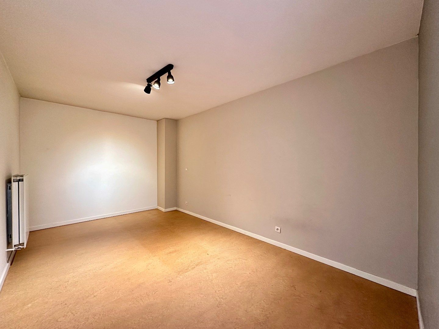 Goed gelegen appartement met 2 slaapkamers, terras en autostaanplaats te Tongeren foto 13