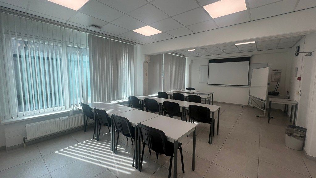 Loods met kantoren te huur in haven van Gent foto 12