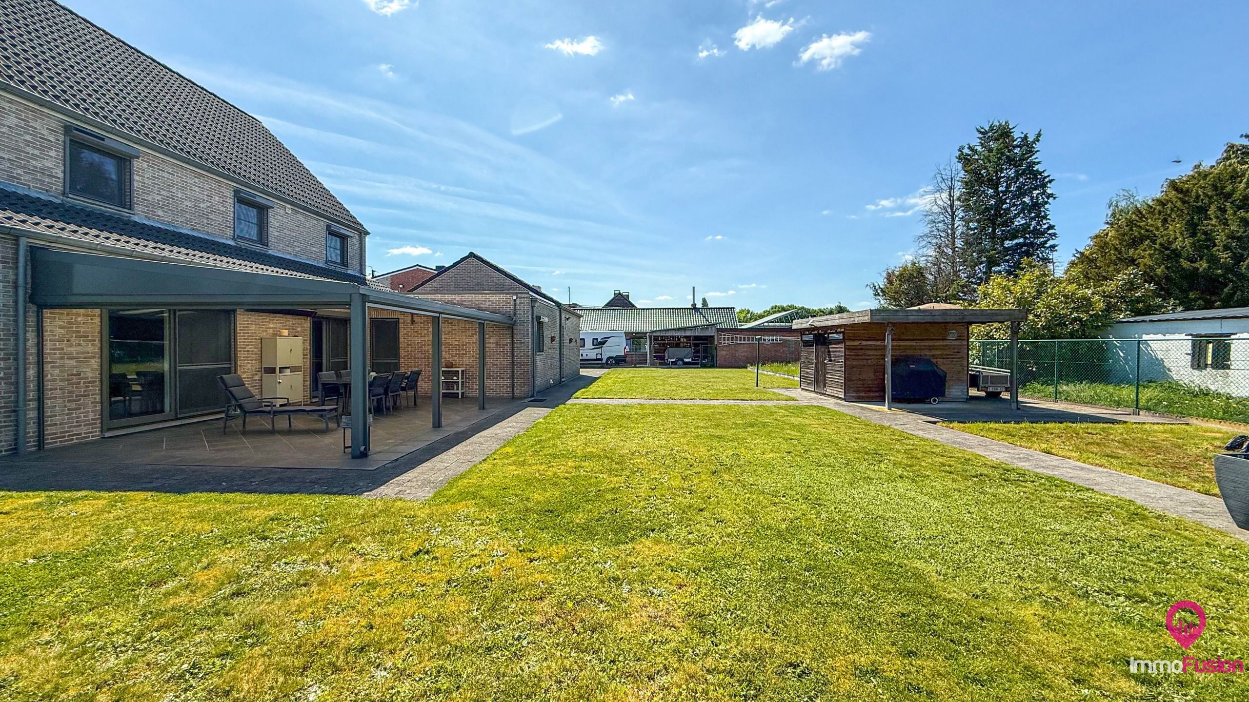 Ruime gezinswoning met 3 slpks, dubbele garage en grote tuin! foto 45